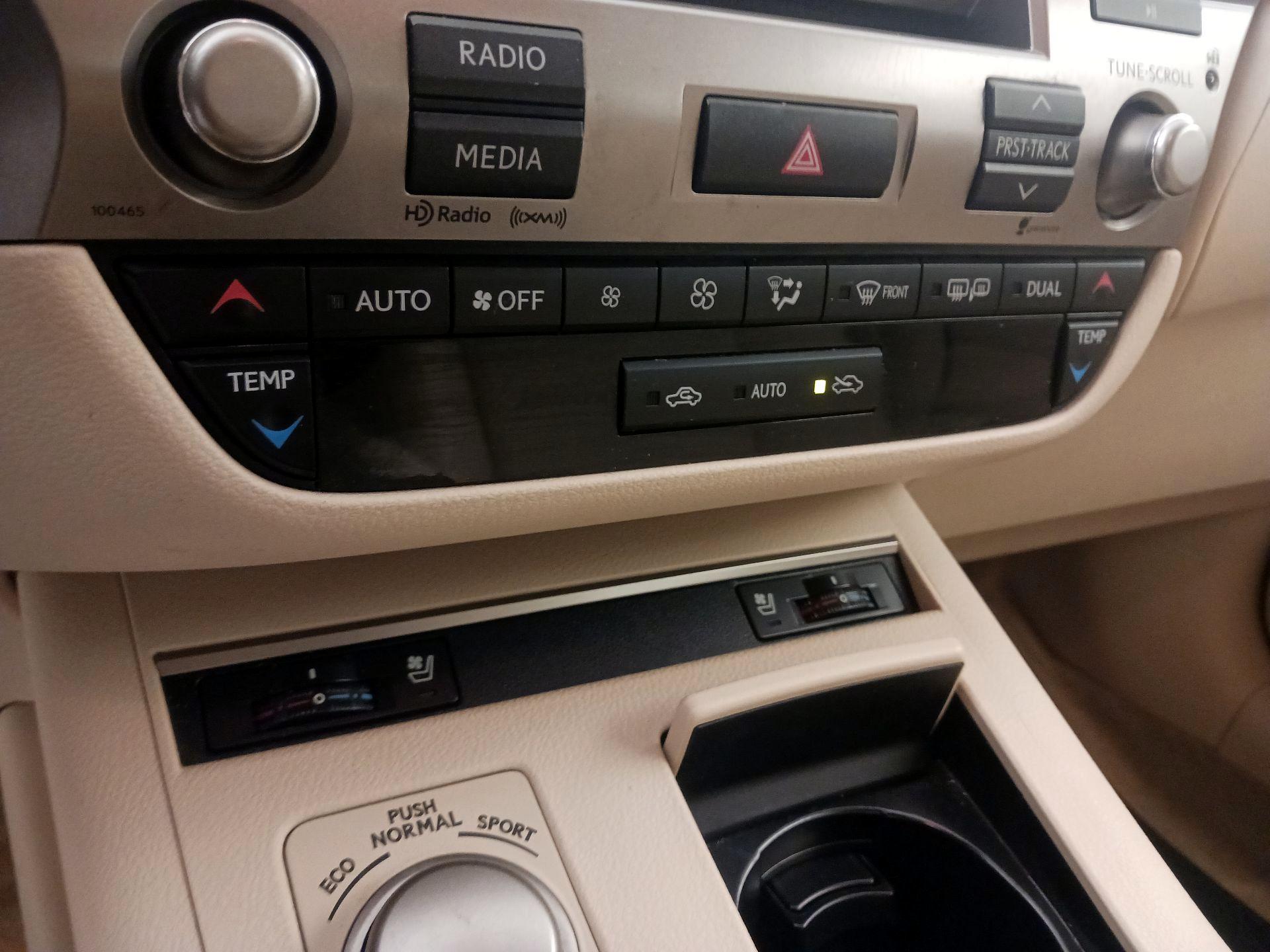 Thumbnail: 2015 Lexus ES - 15