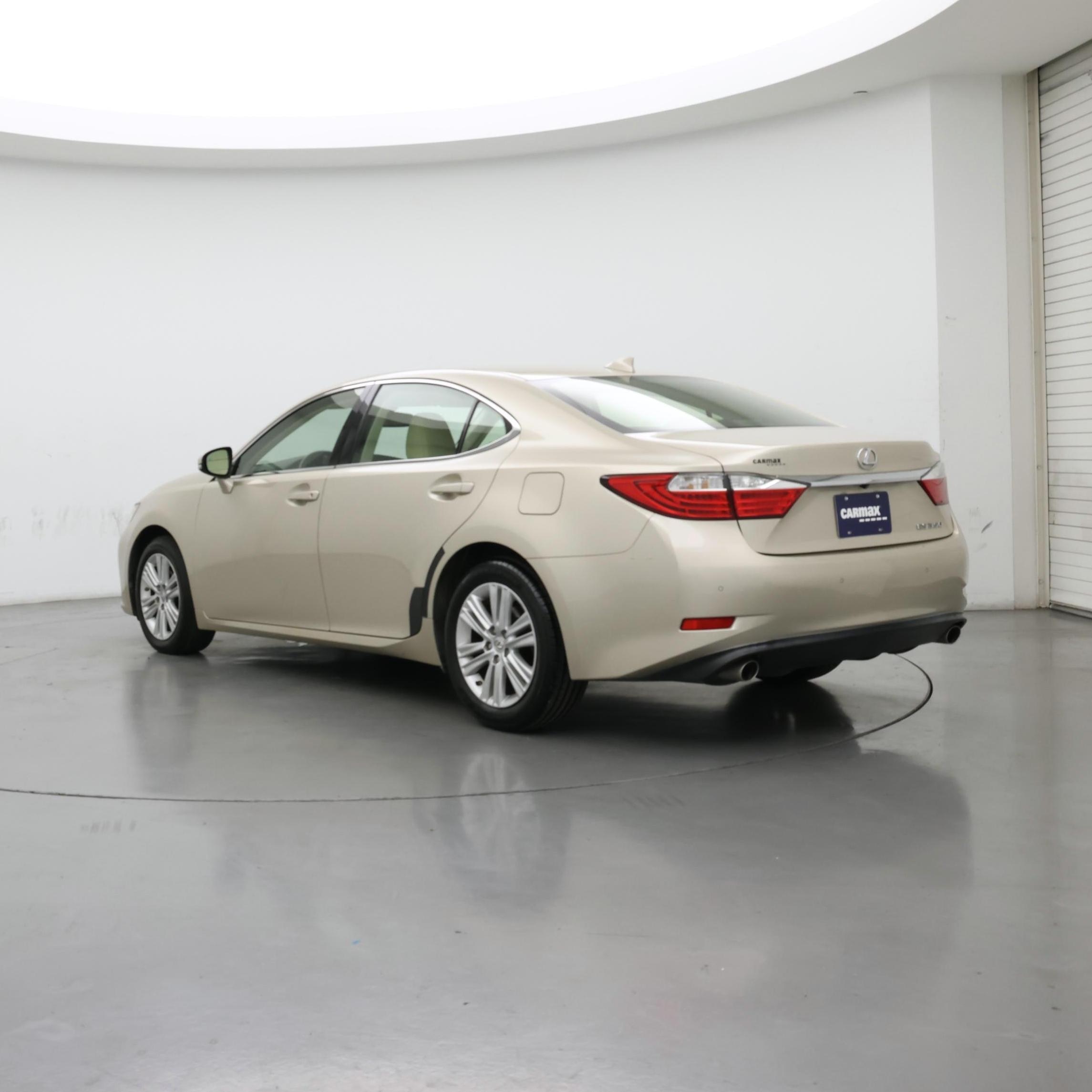 Thumbnail: 2015 Lexus ES - 2