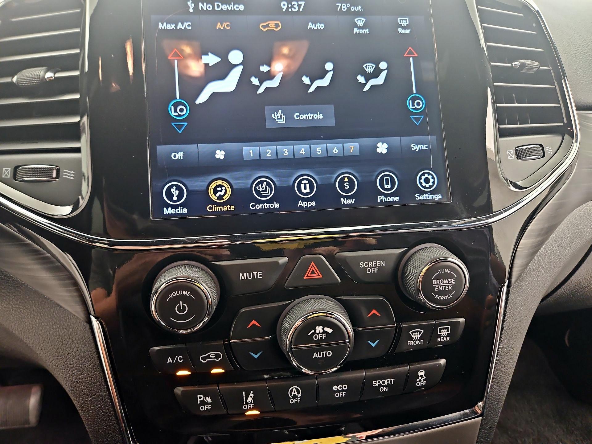 Thumbnail: 2022 Jeep Grand Cherokee - 17