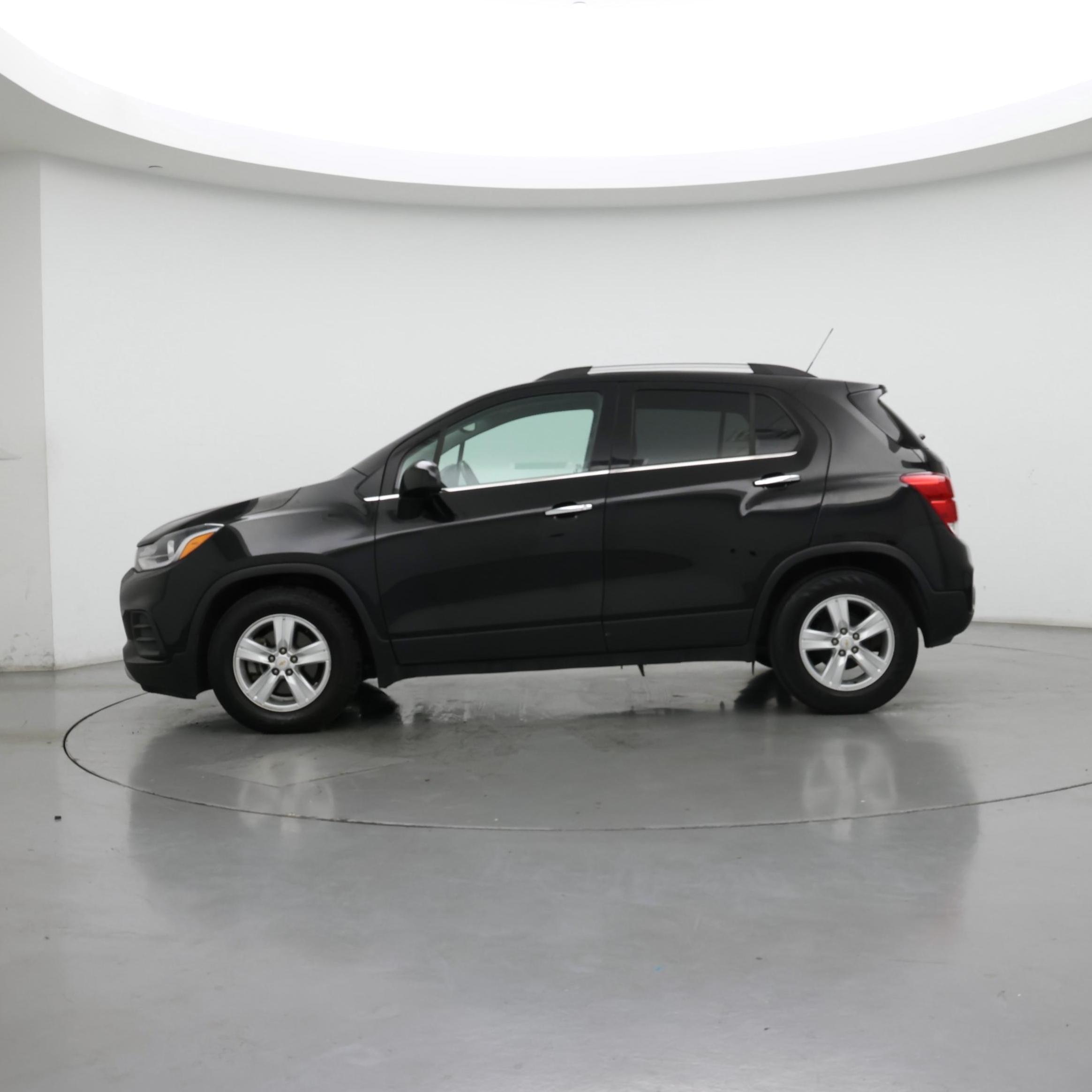 Thumbnail: 2019 Chevrolet Trax - 3