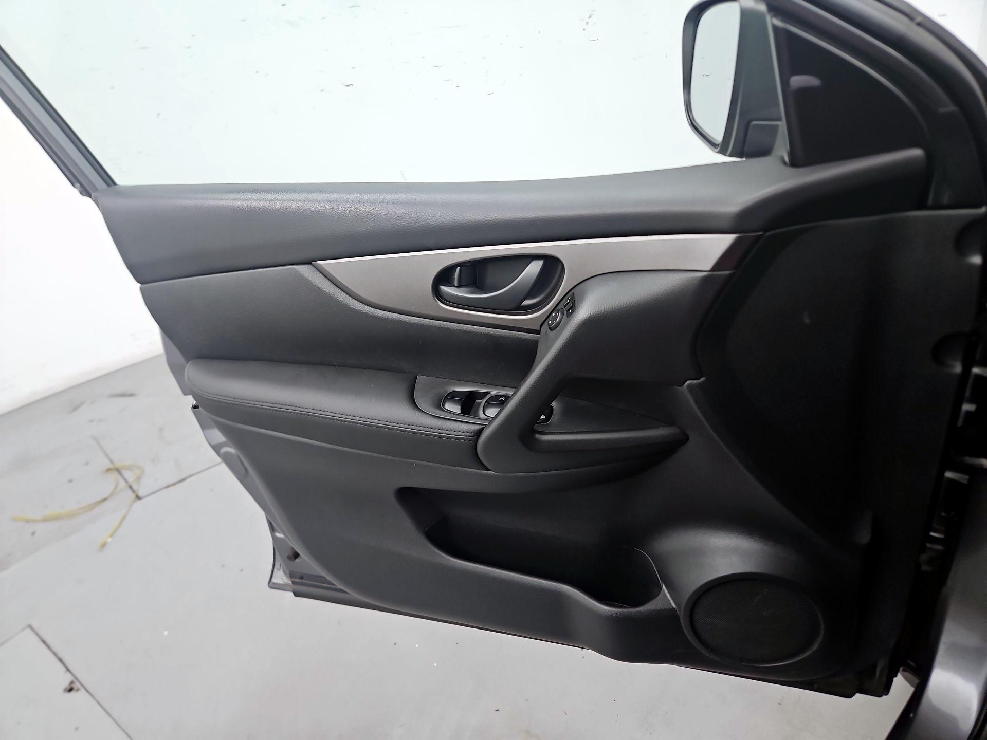 Thumbnail: 2020 Nissan Rogue Sport - 12