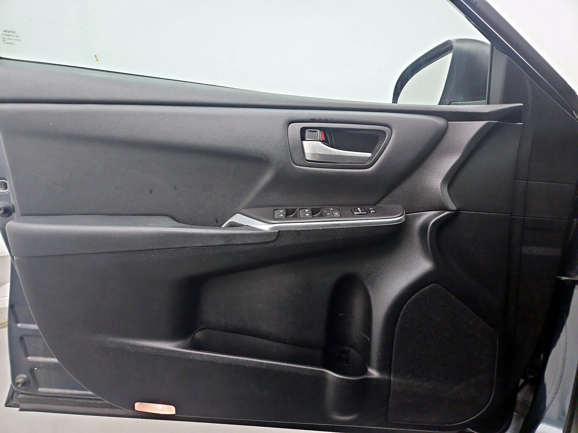 Thumbnail: 2017 Toyota Camry - 12