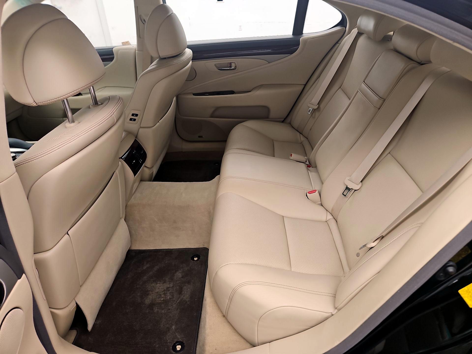 Thumbnail: 2014 Lexus LS - 16