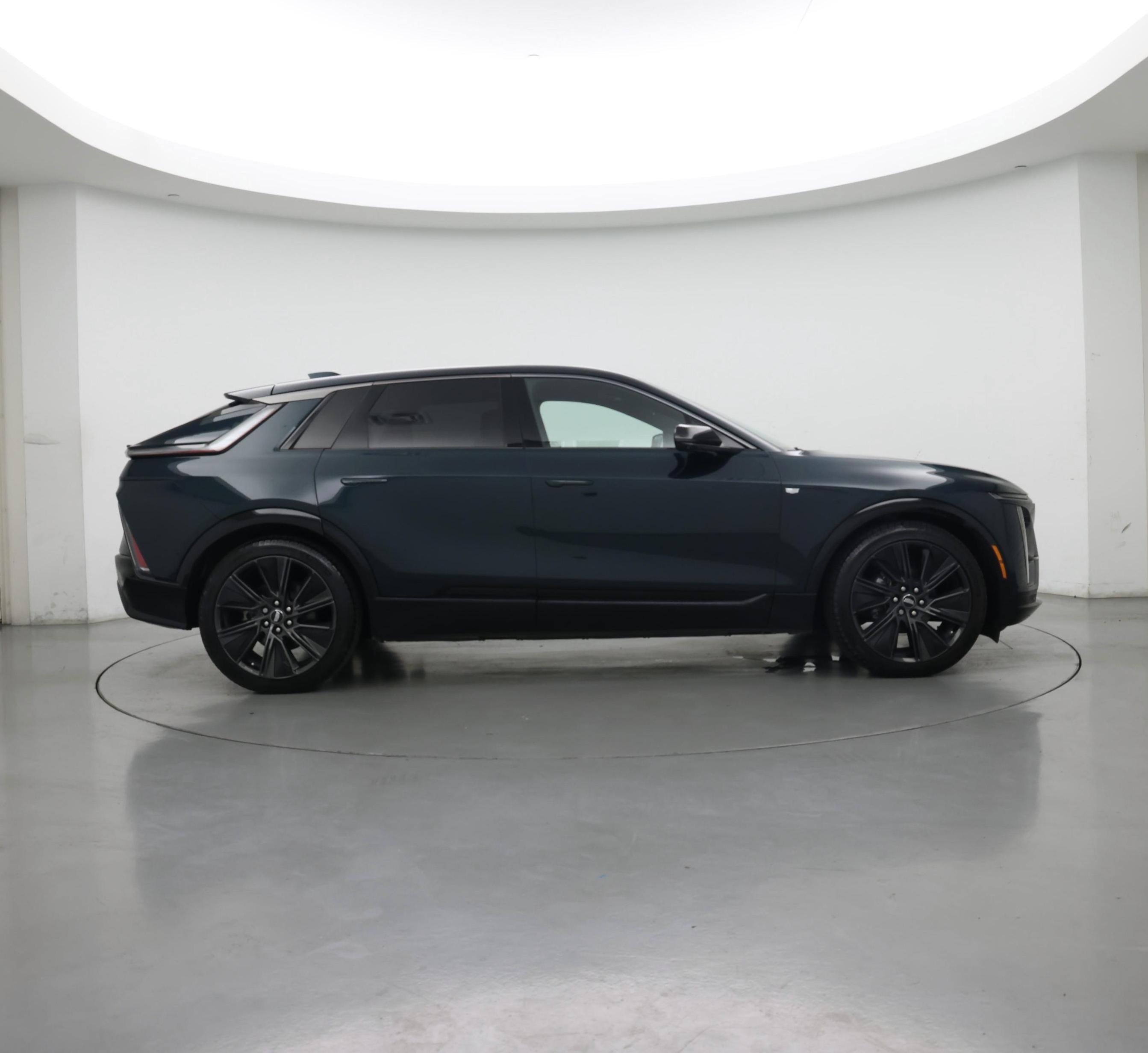 Thumbnail: 2024 Cadillac Lyriq - 7