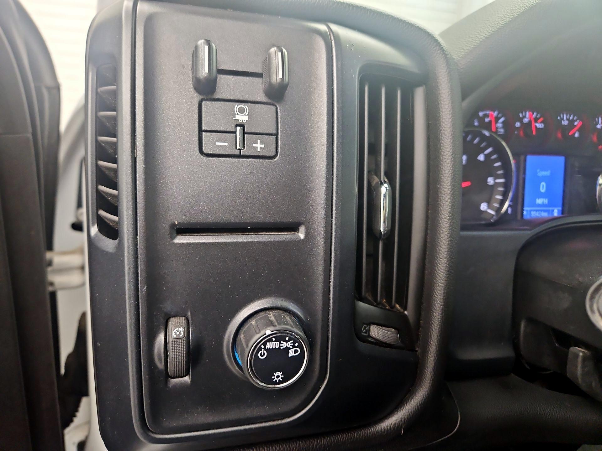 Thumbnail: 2017 Chevrolet Silverado 2500 - 13