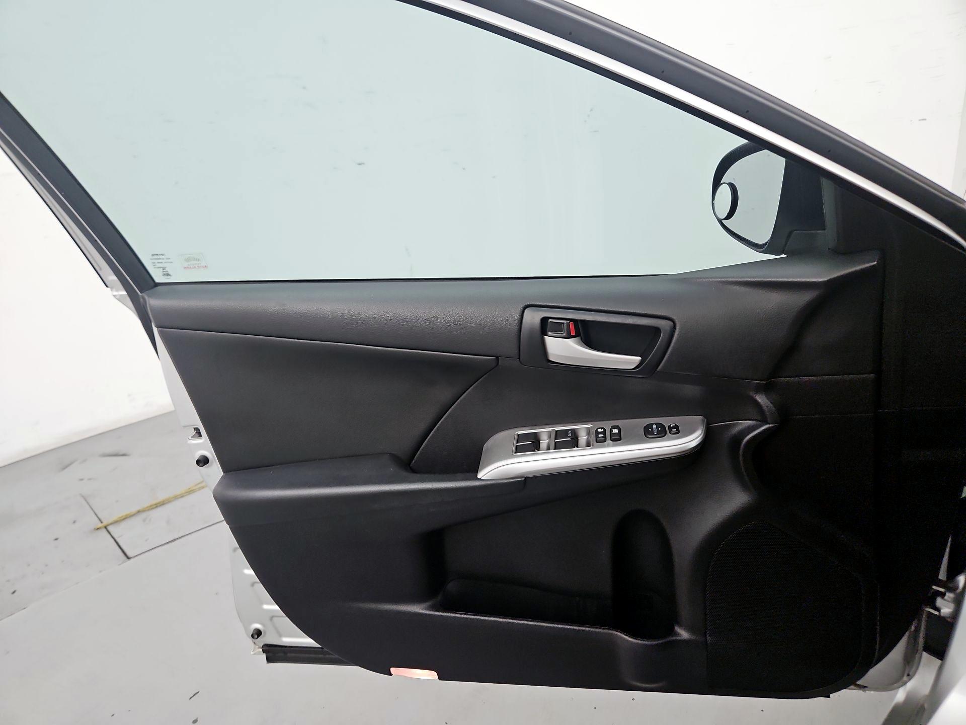 Thumbnail: 2014 Toyota Camry - 12