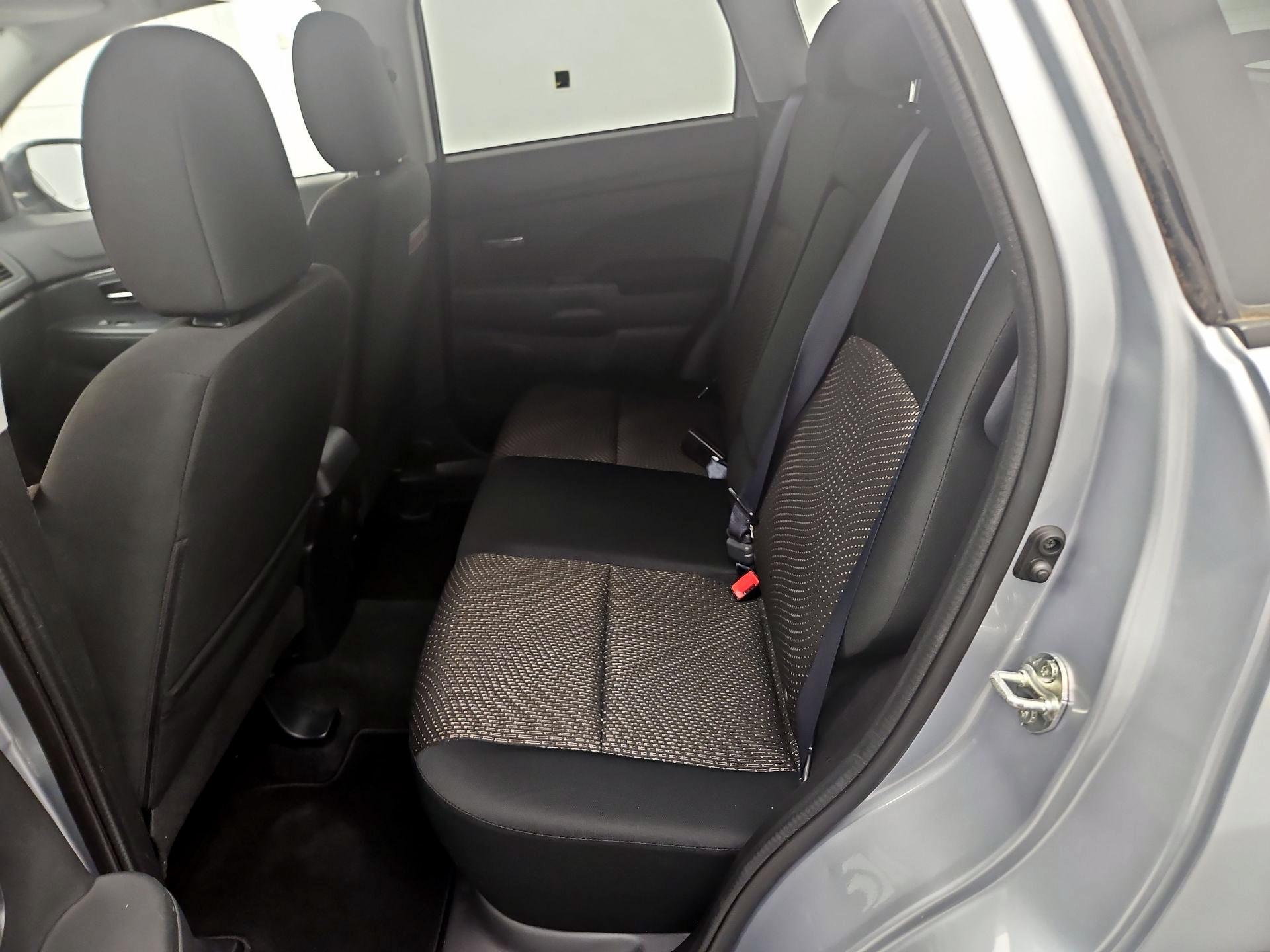 Thumbnail: 2016 Mitsubishi Outlander Sport - 17