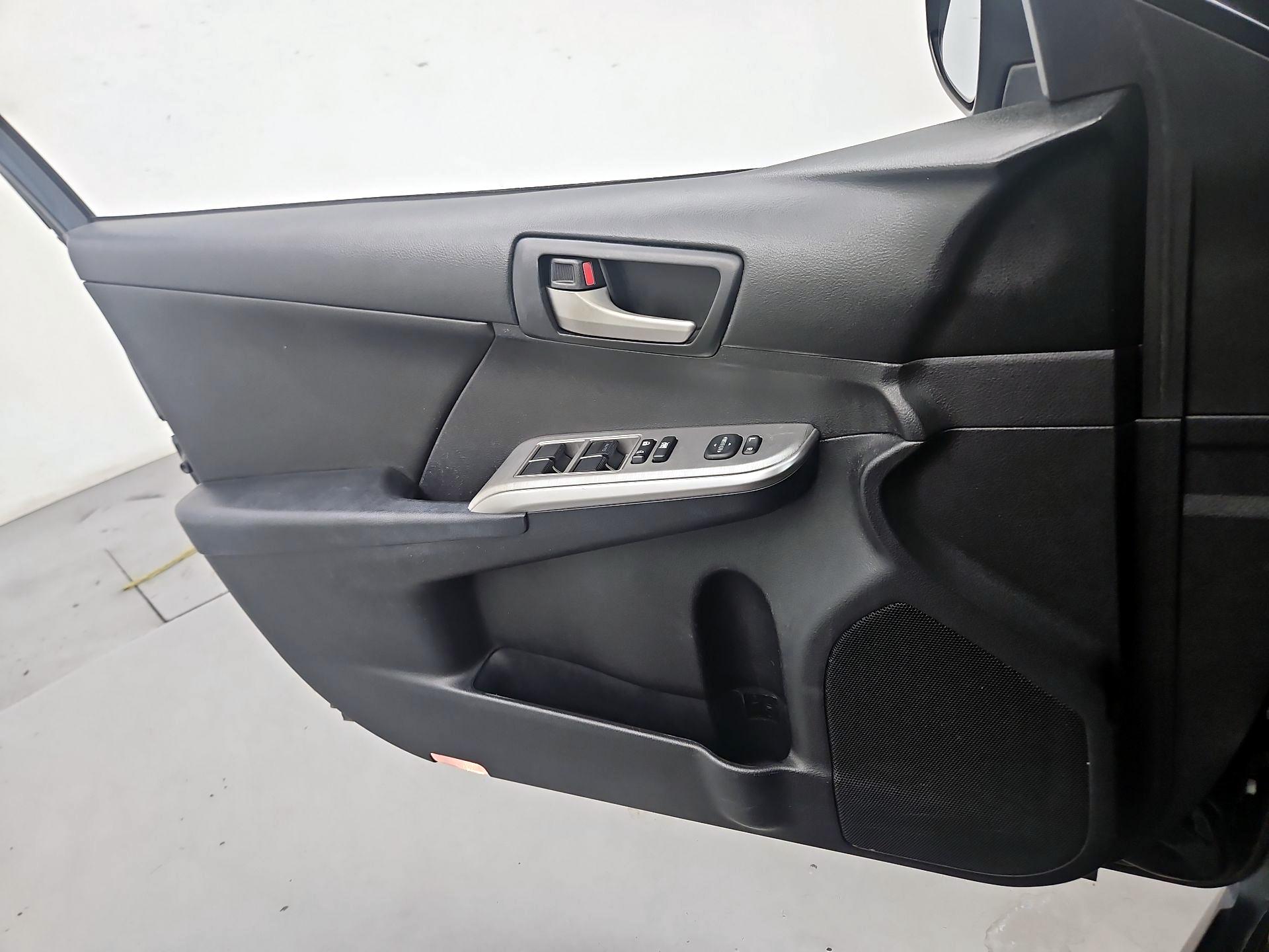 Thumbnail: 2014 Toyota Camry - 12
