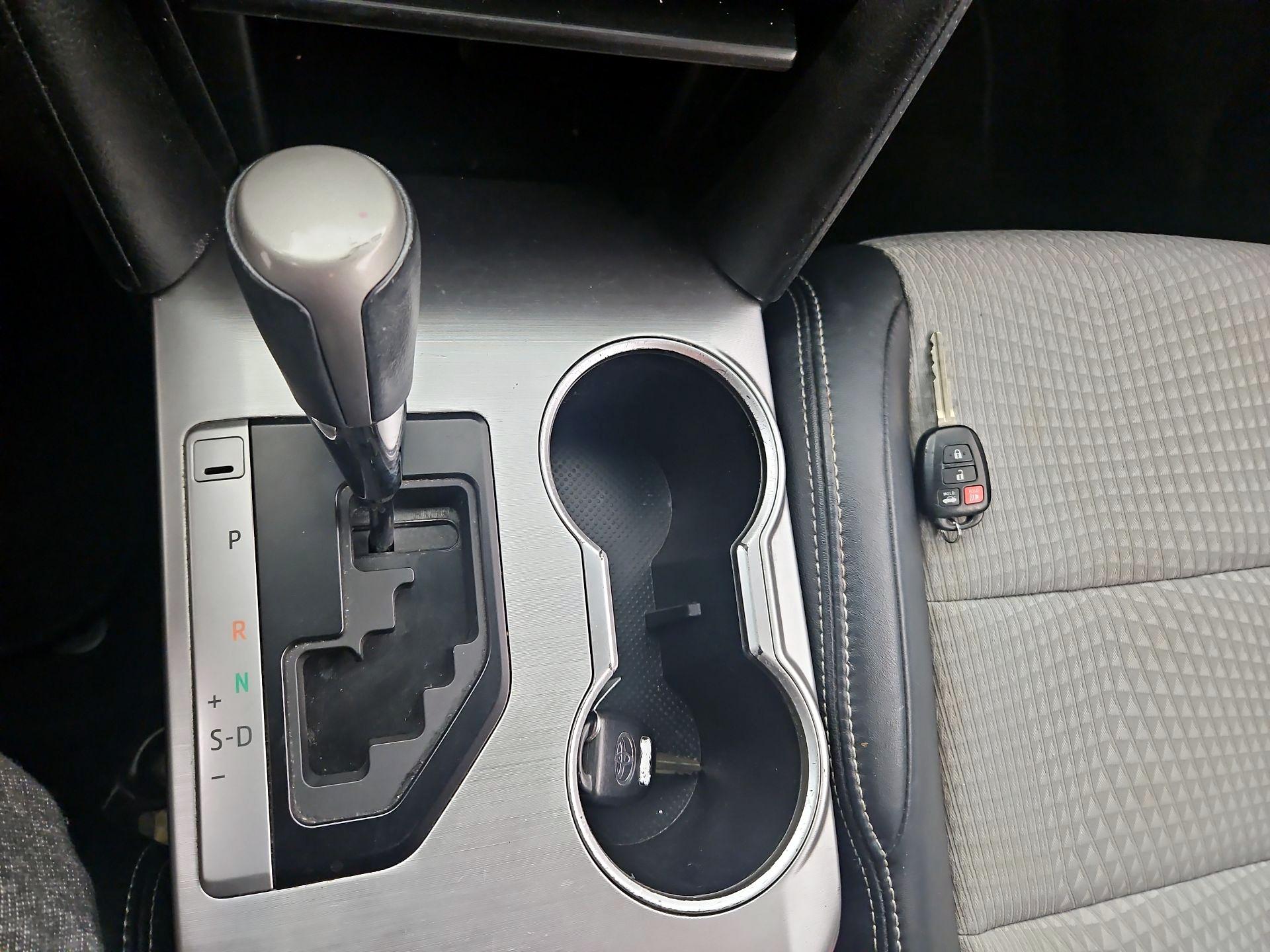 Thumbnail: 2014 Toyota Camry - 15