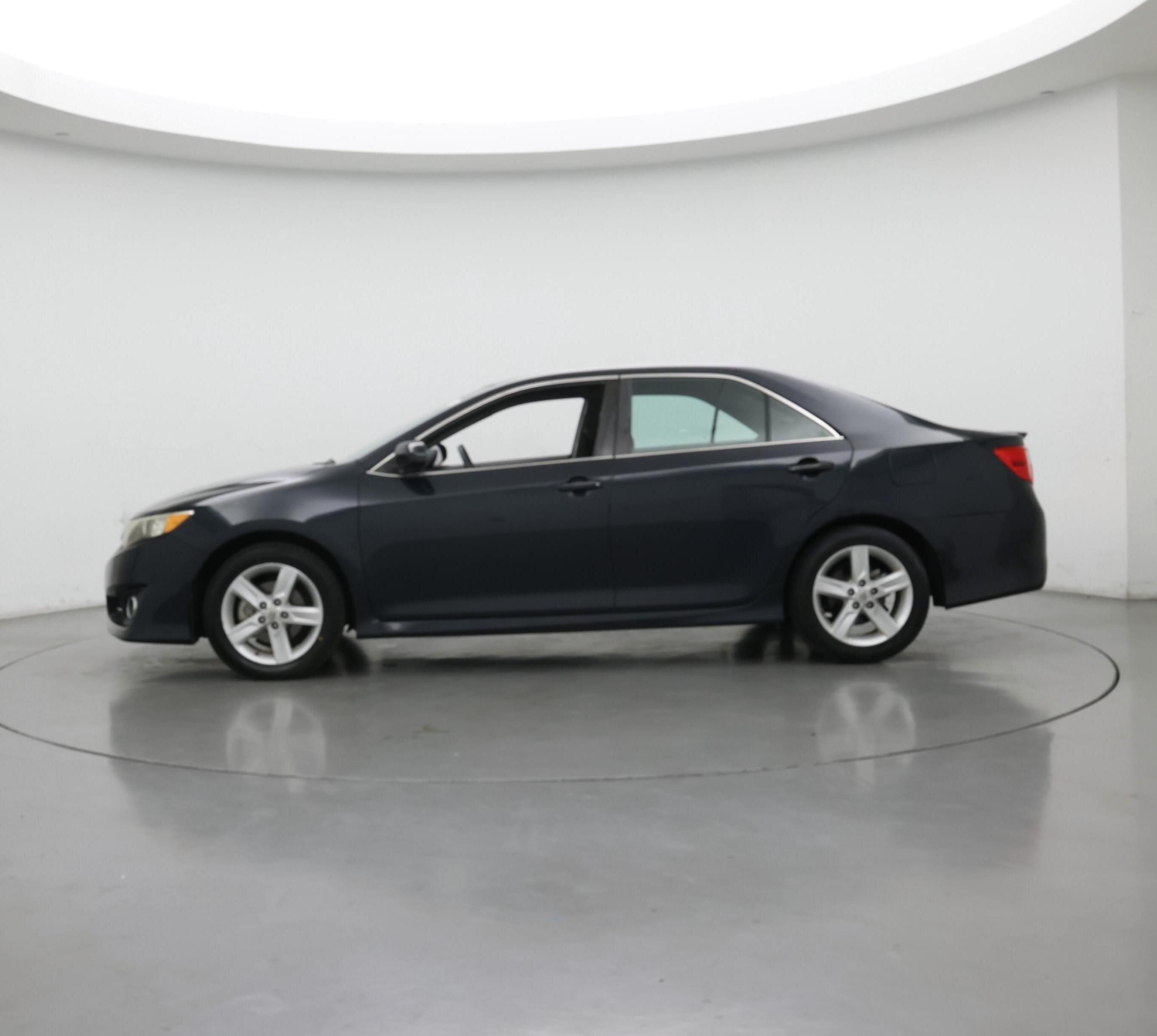 Thumbnail: 2014 Toyota Camry - 3