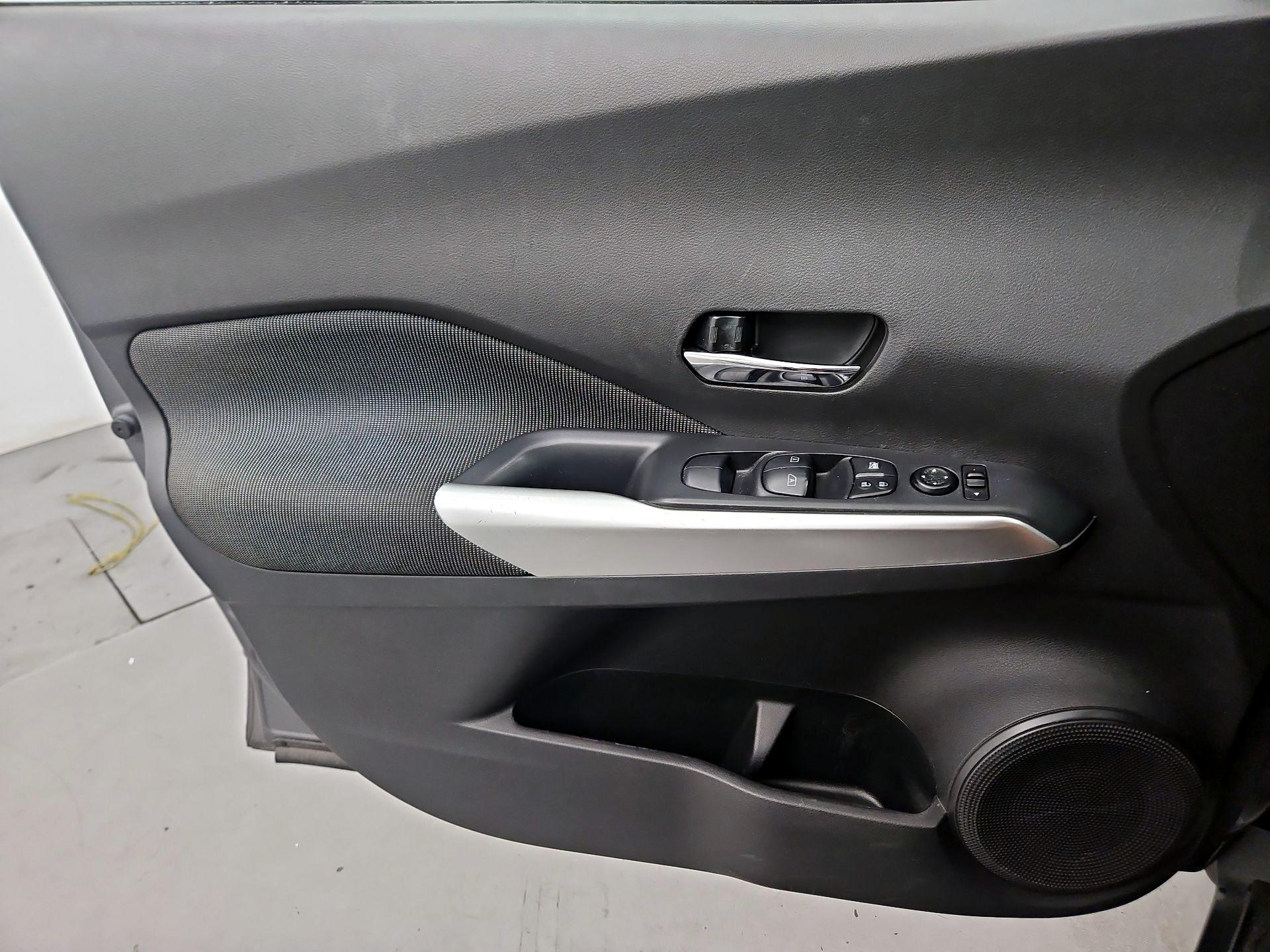 Thumbnail: 2020 Nissan Kicks - 12