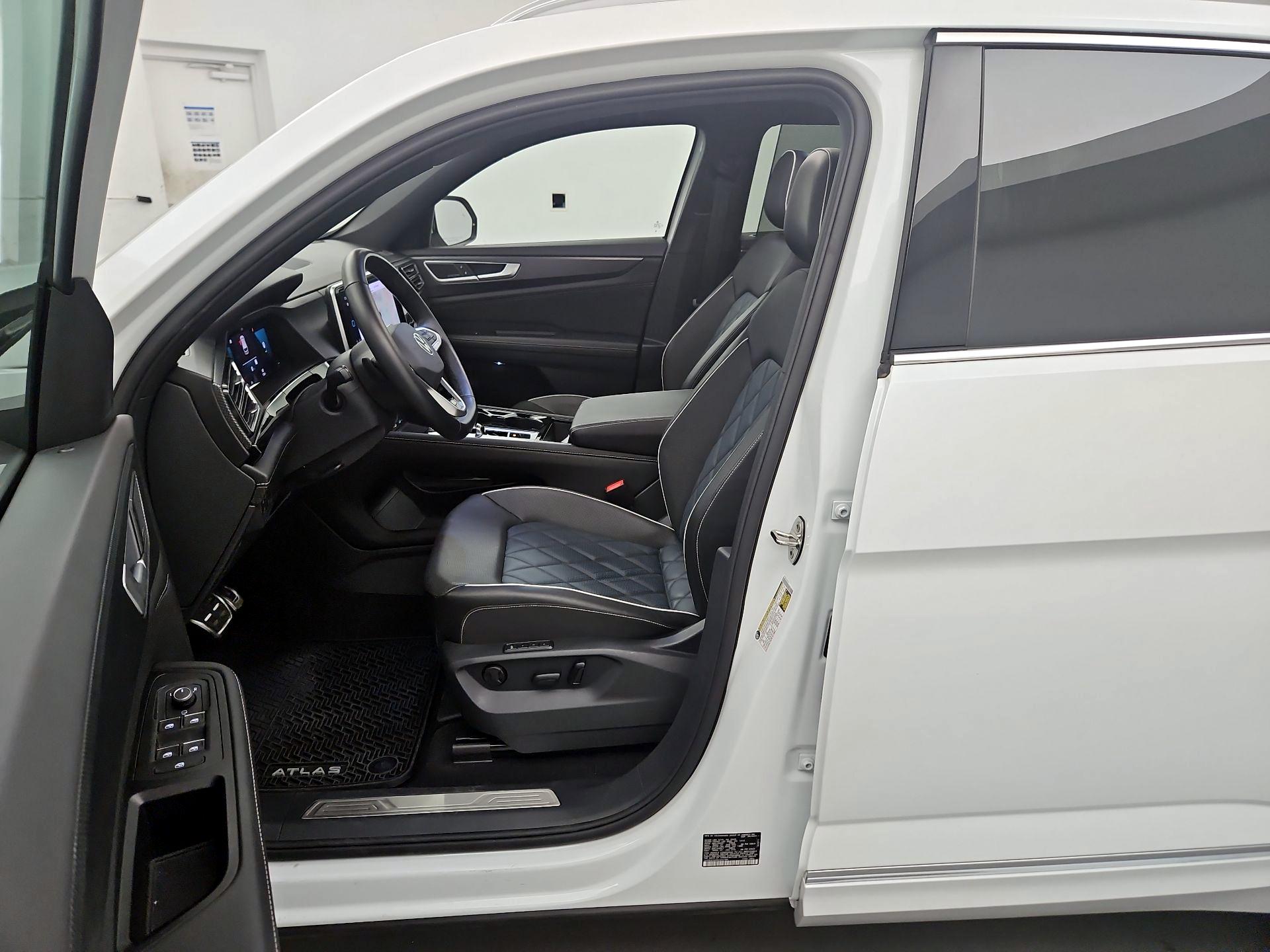 Thumbnail: 2024 Volkswagen Atlas - 11