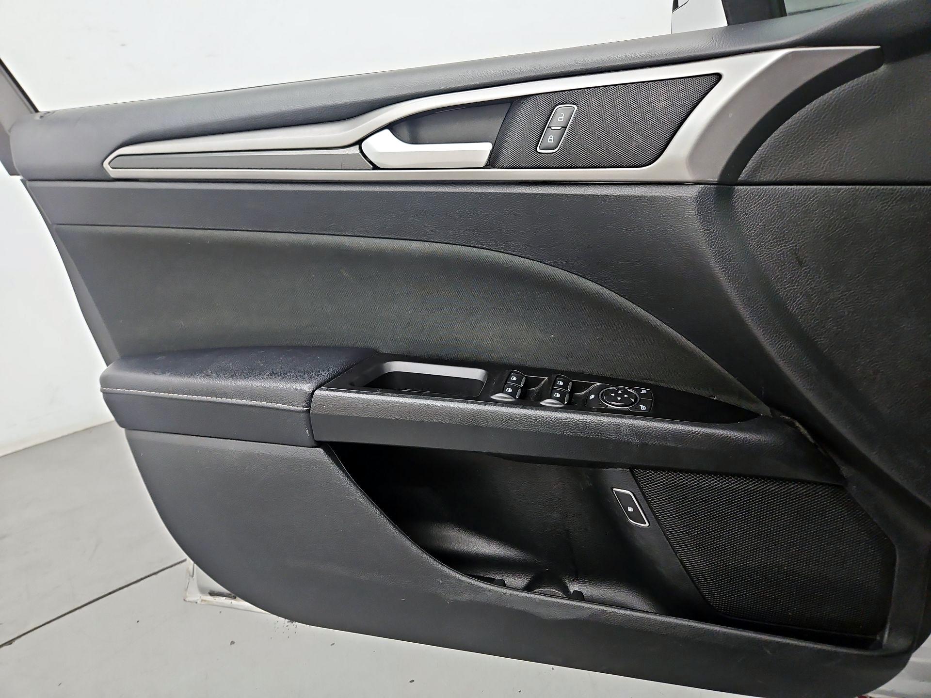 Thumbnail: 2017 Ford Fusion - 12
