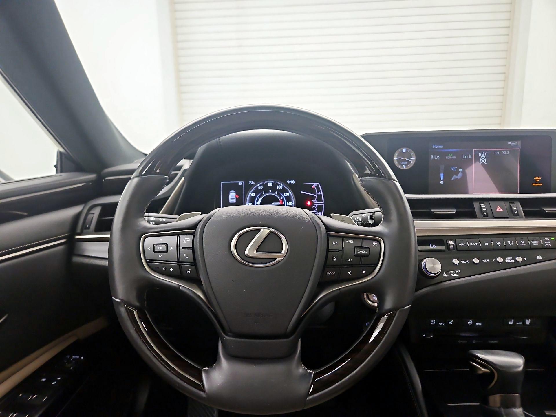 Thumbnail: 2021 Lexus ES - 10
