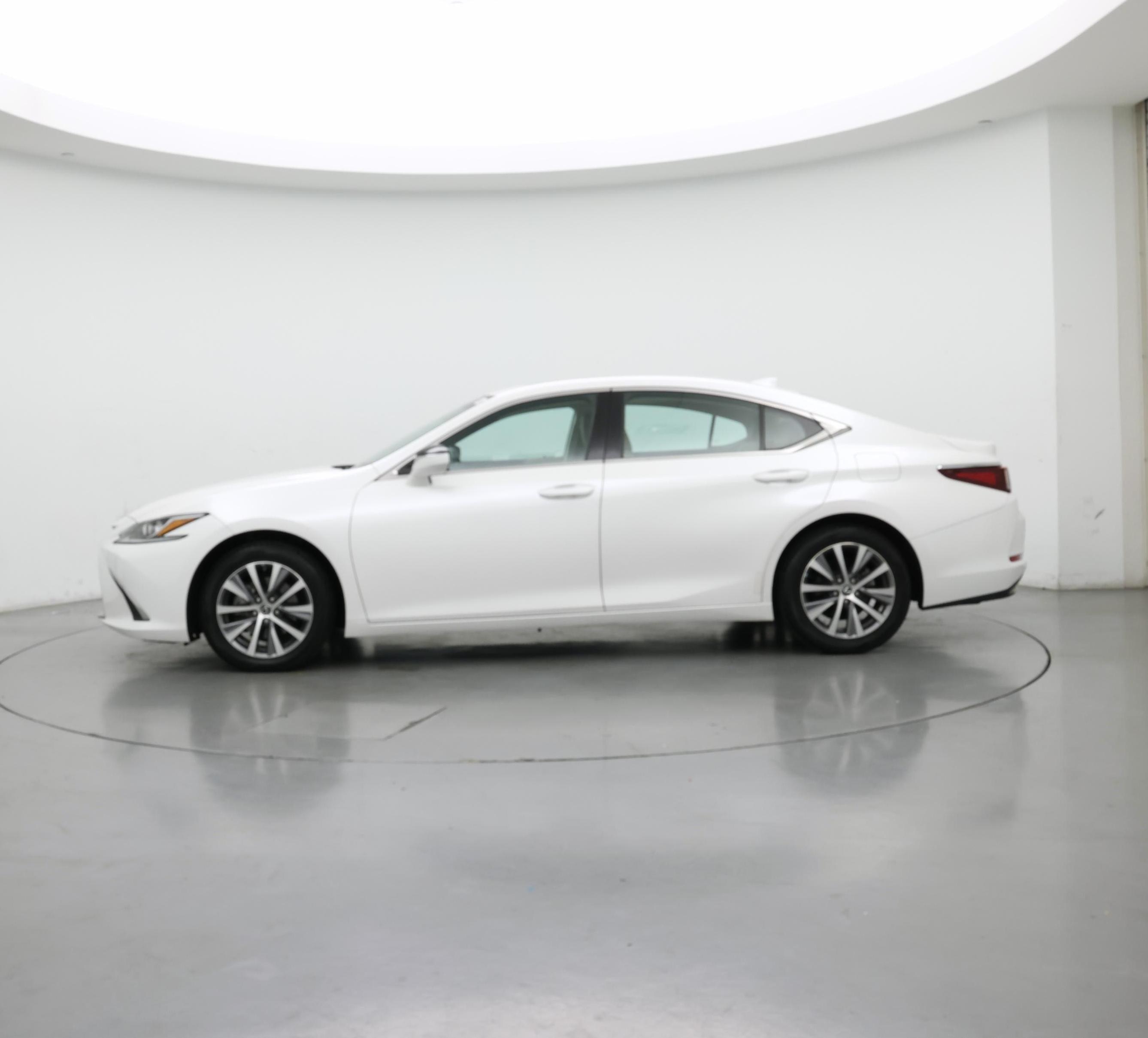 Thumbnail: 2021 Lexus ES - 3