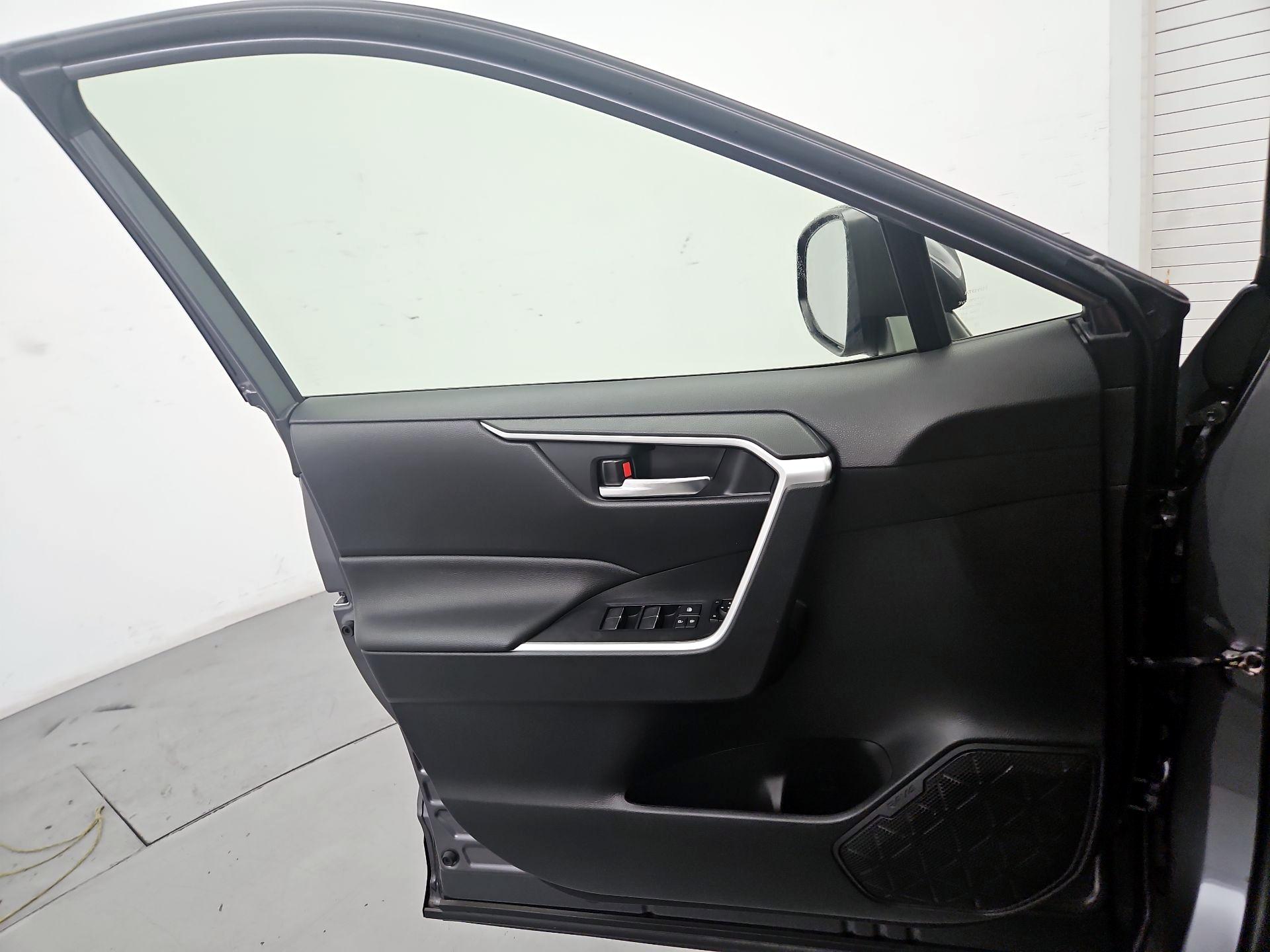 Thumbnail: 2022 Toyota RAV4 - 12