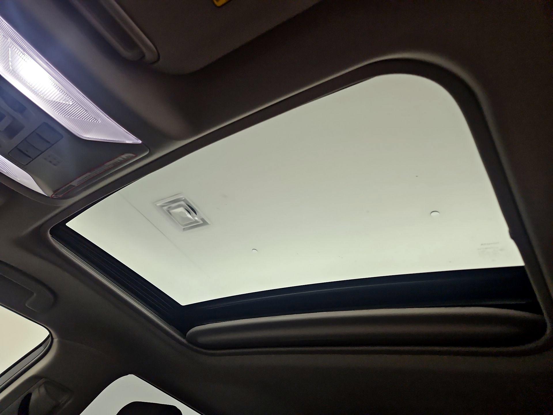 Thumbnail: 2022 Toyota RAV4 - 19