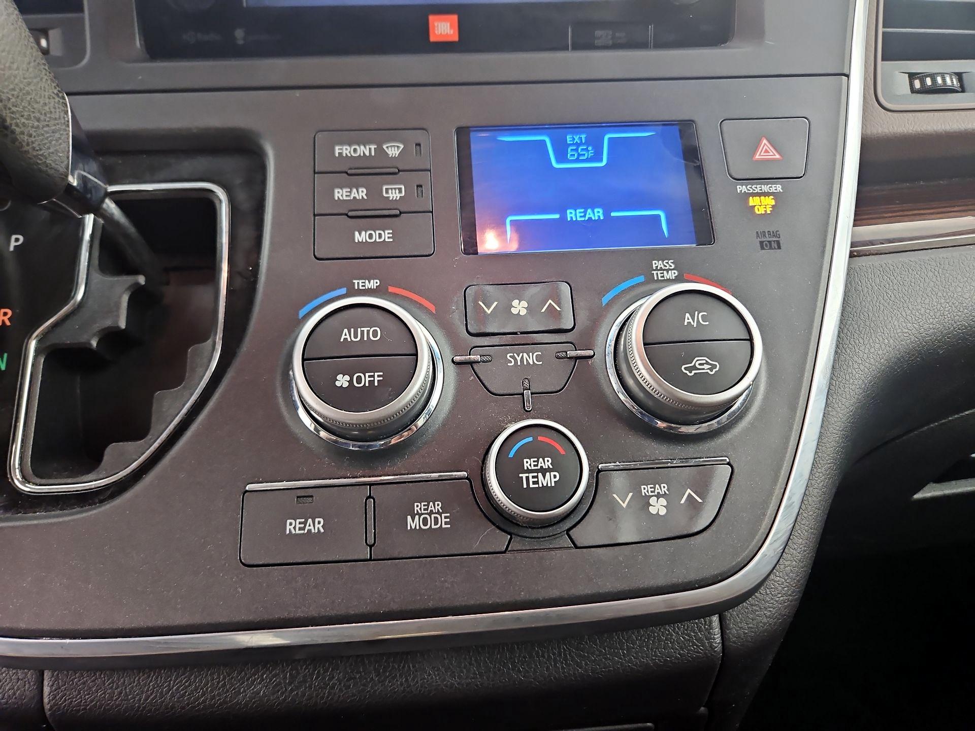 Thumbnail: 2015 Toyota Sienna - 14