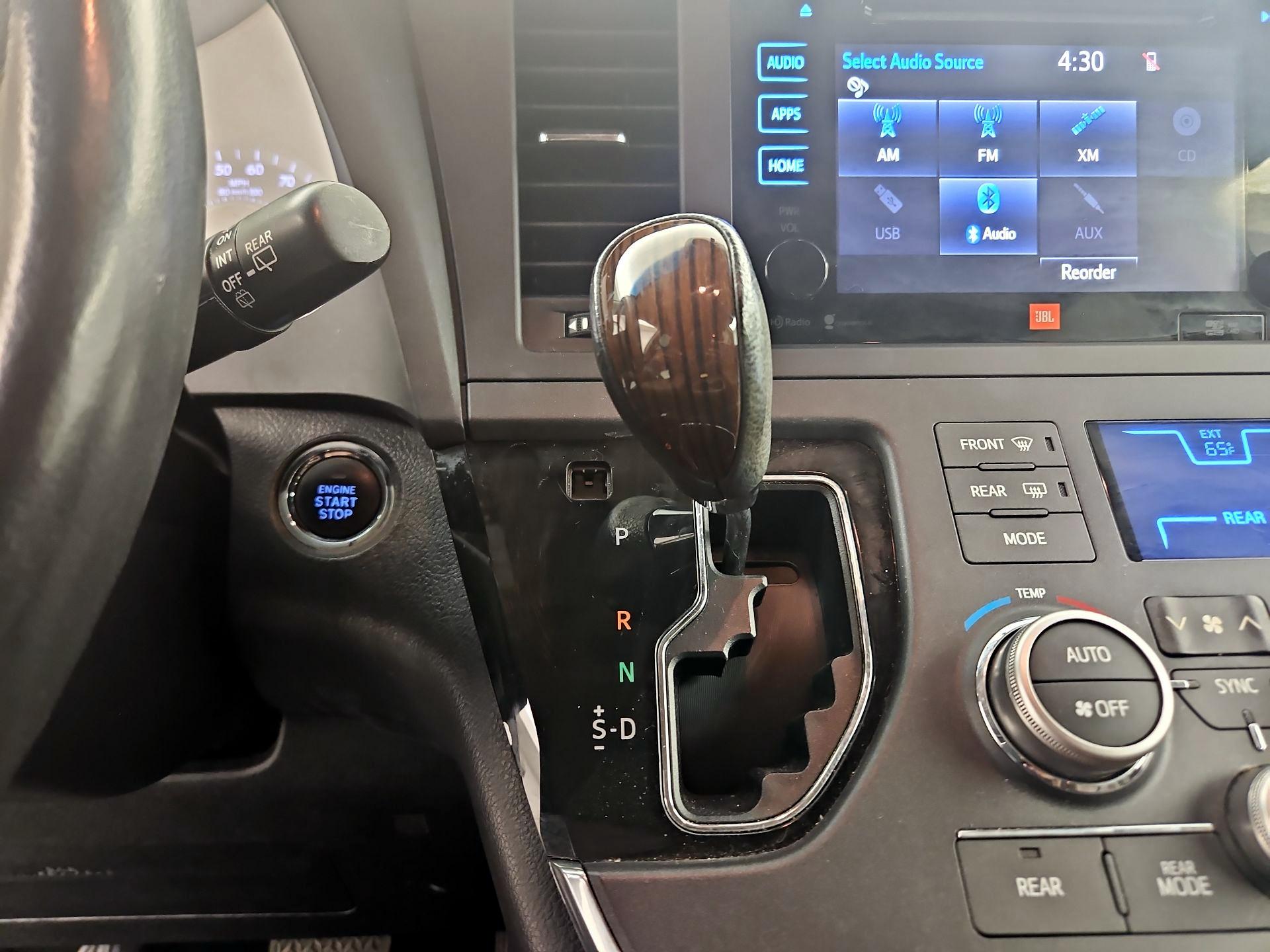 Thumbnail: 2015 Toyota Sienna - 15