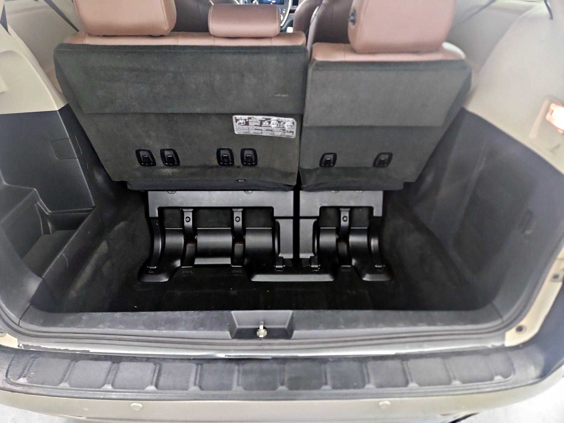 Thumbnail: 2015 Toyota Sienna - 17