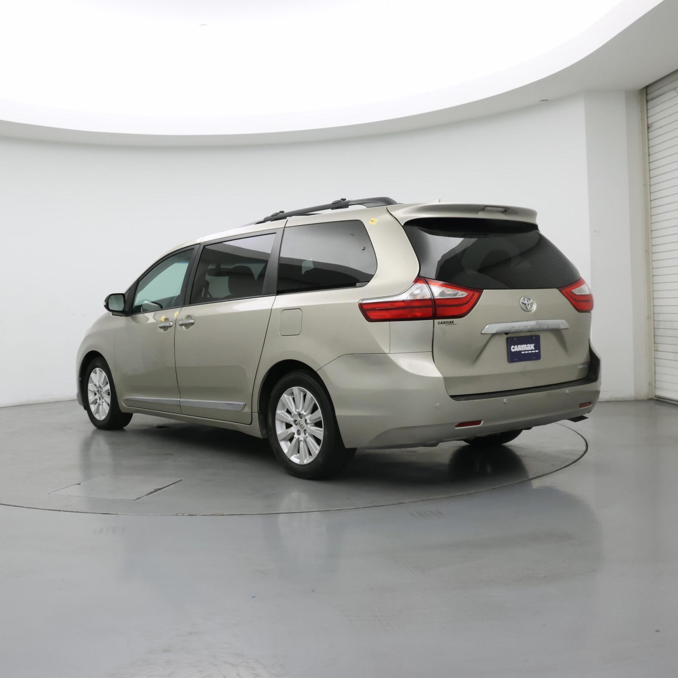 Thumbnail: 2015 Toyota Sienna - 2
