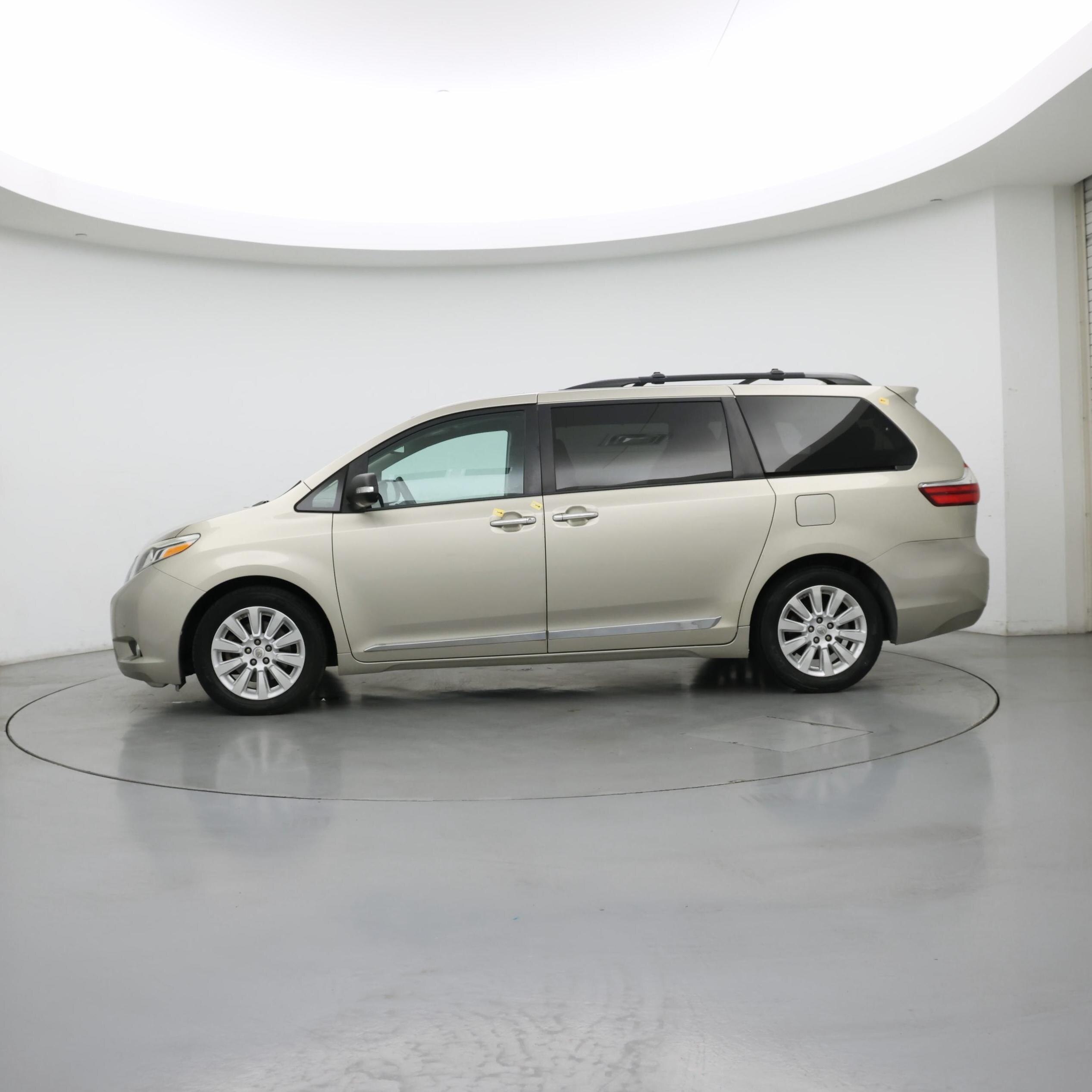 Thumbnail: 2015 Toyota Sienna - 3