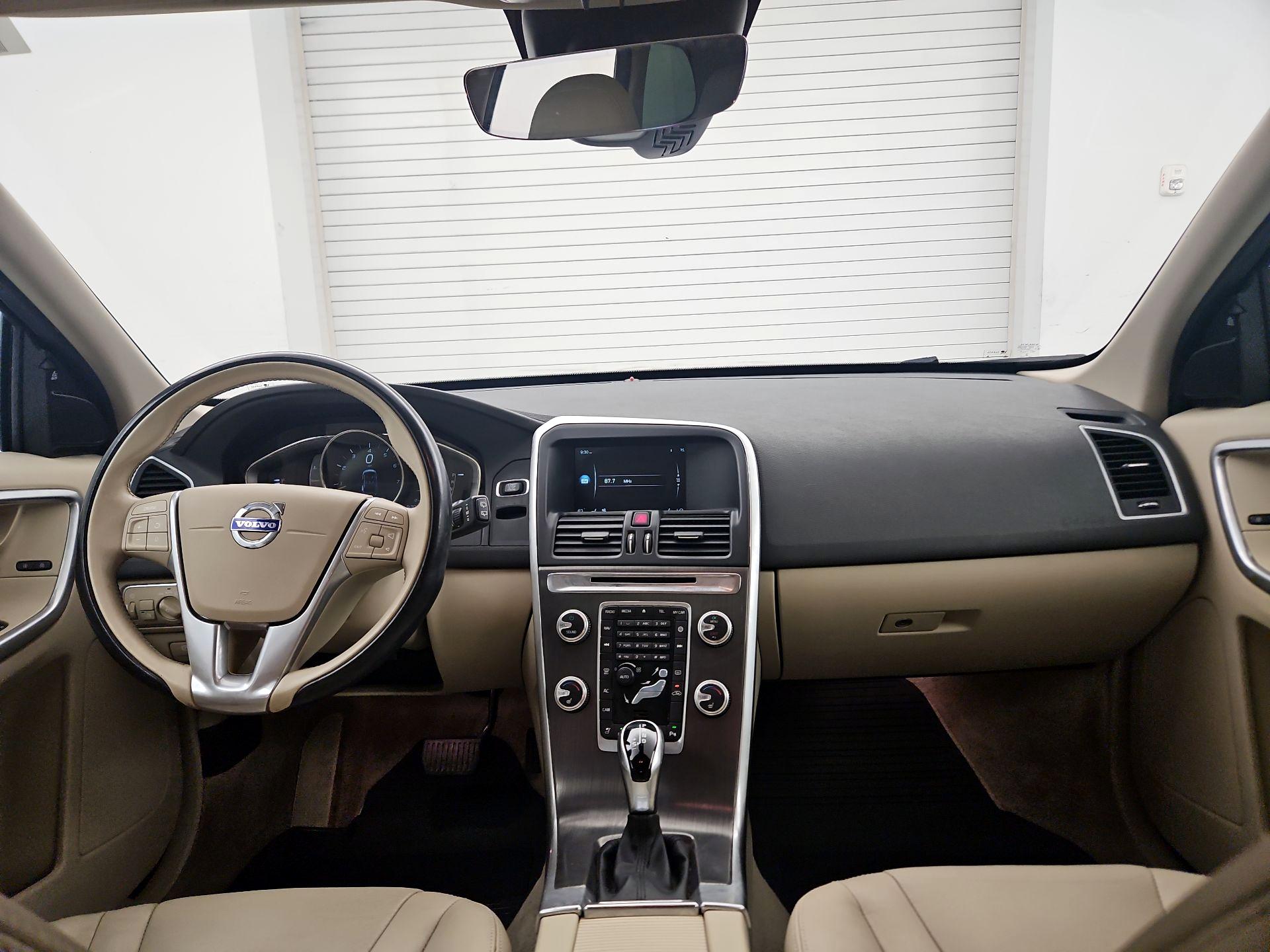 Thumbnail: 2016 Volvo XC60 - 9
