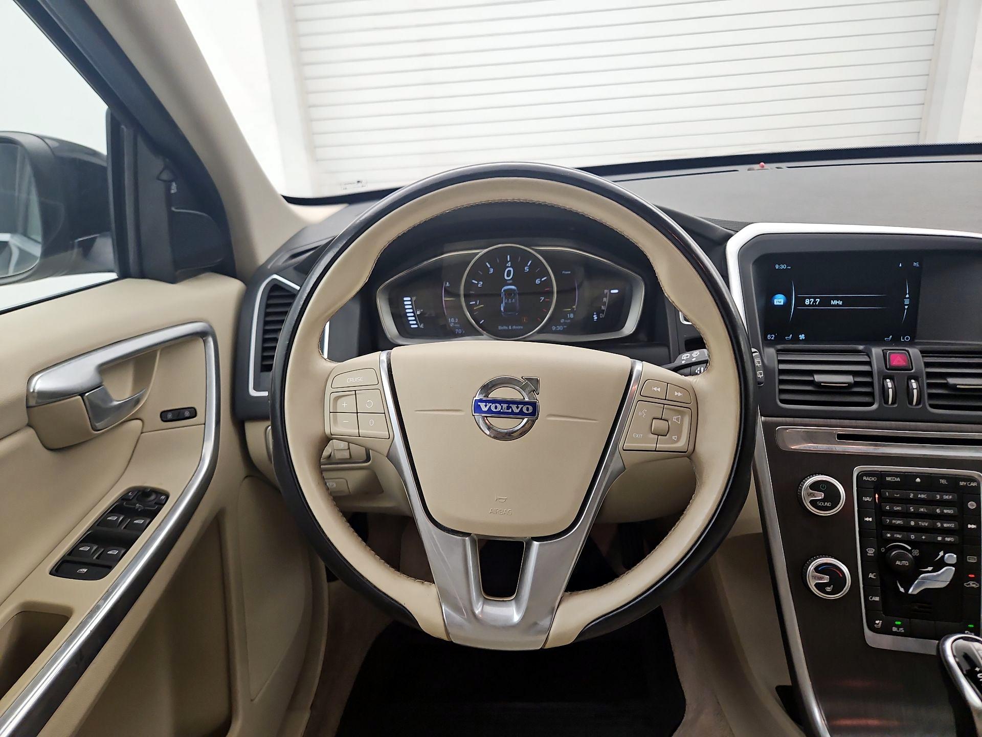 Thumbnail: 2016 Volvo XC60 - 10