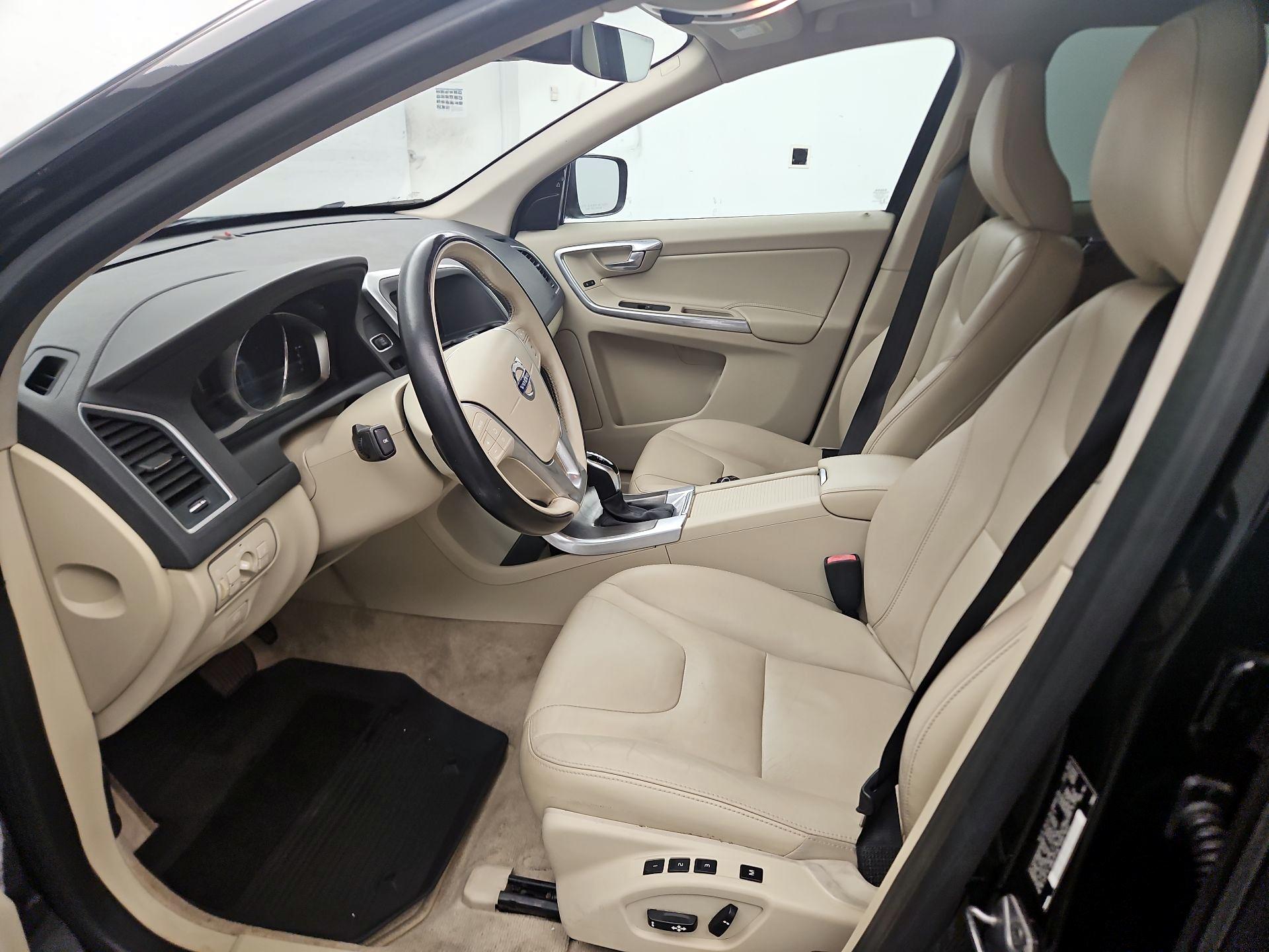 Thumbnail: 2016 Volvo XC60 - 11