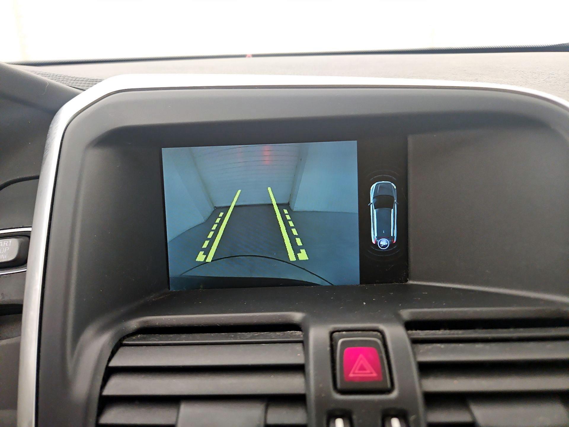 Thumbnail: 2016 Volvo XC60 - 14