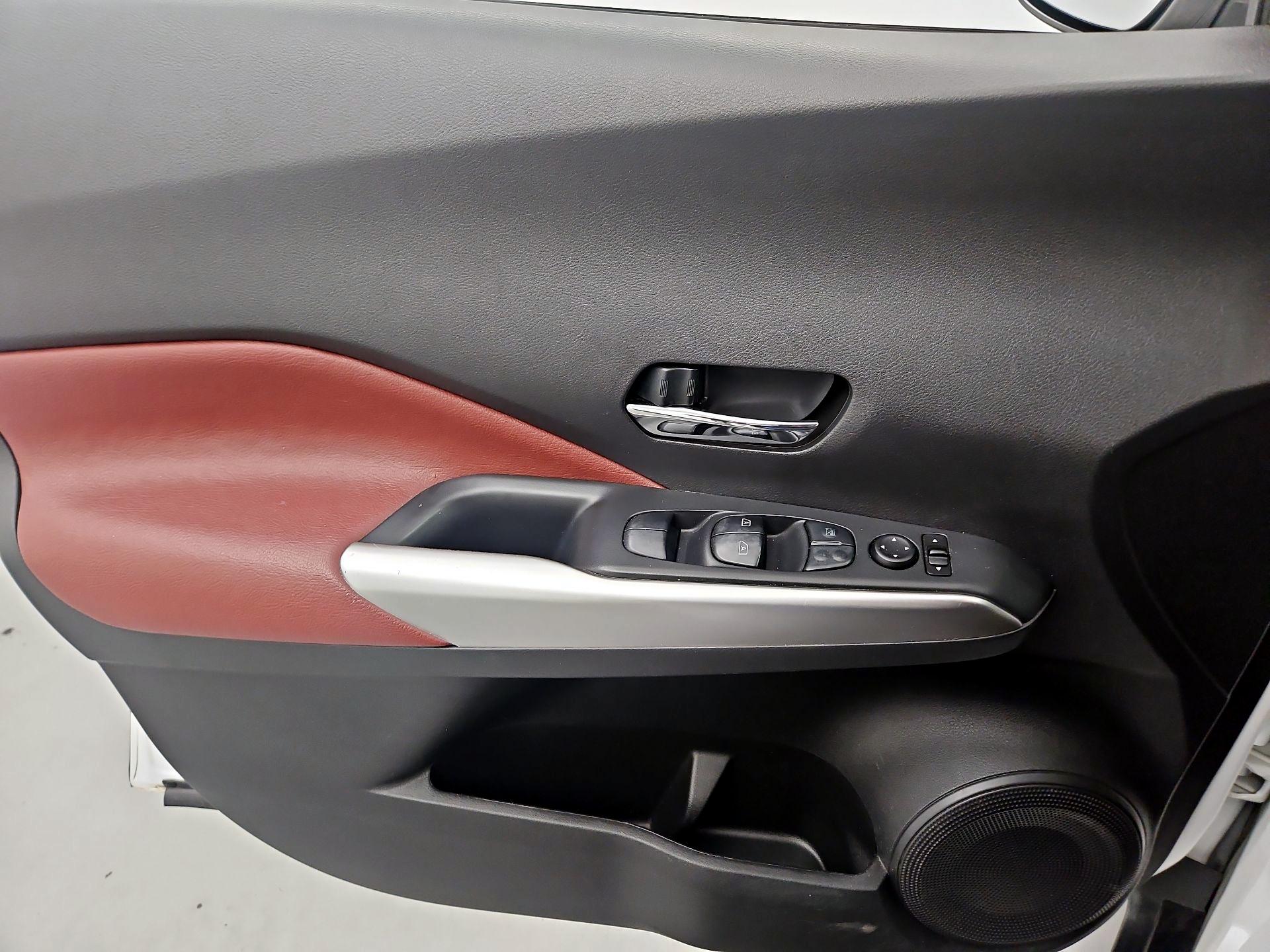 Thumbnail: 2018 Nissan Kicks - 12