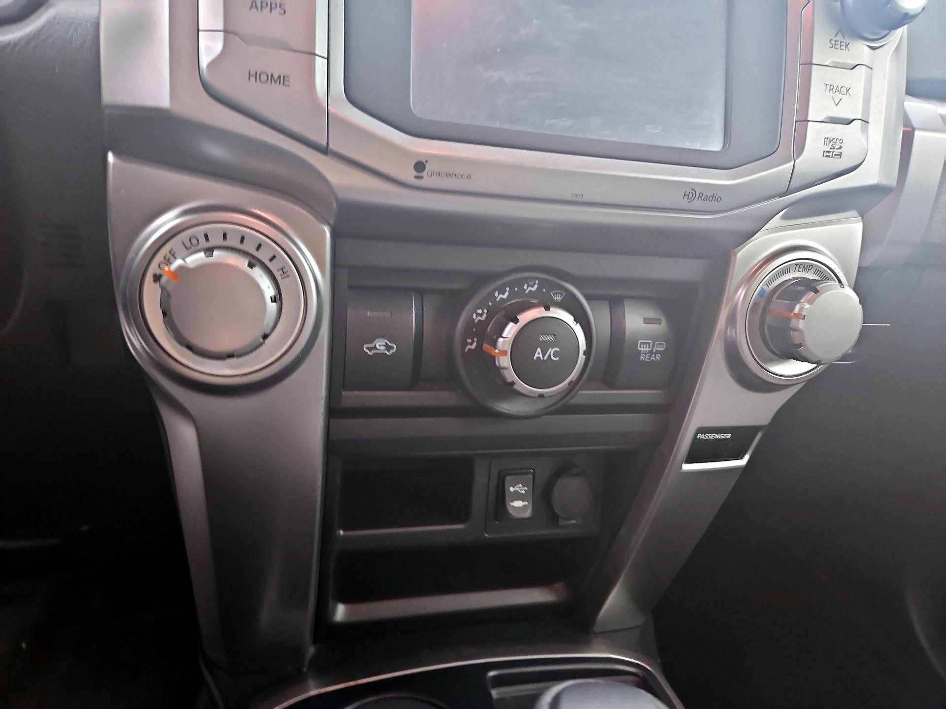 Thumbnail: 2015 Toyota 4Runner - 15