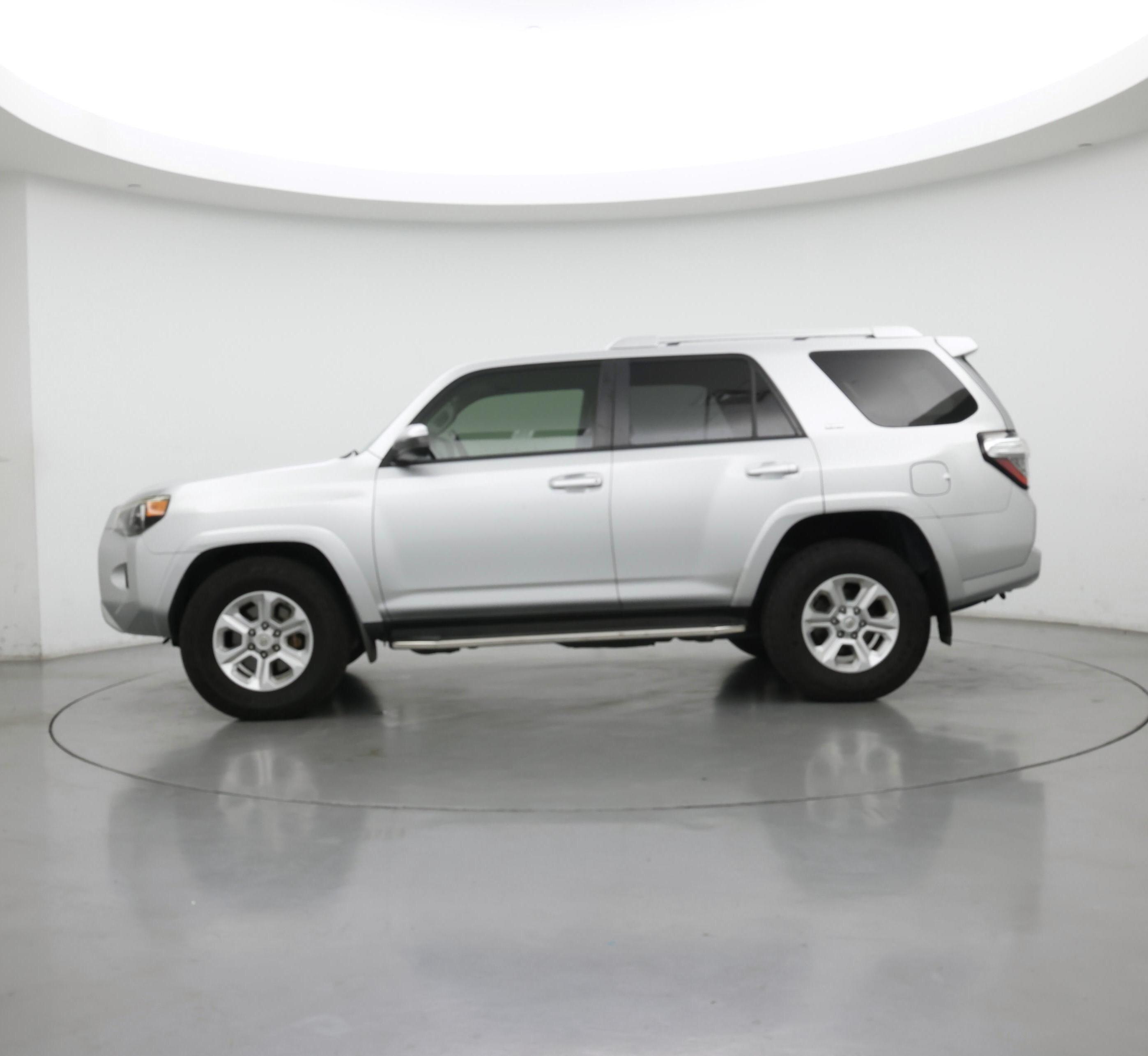 Thumbnail: 2015 Toyota 4Runner - 3