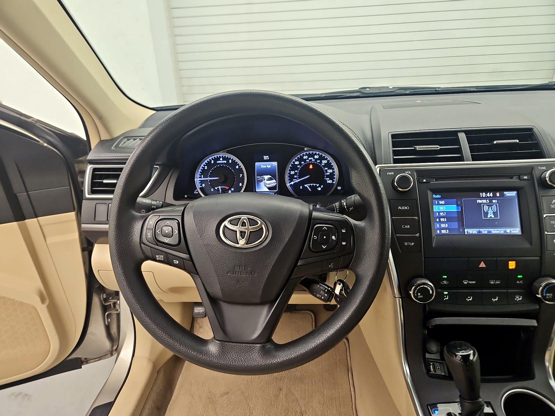 Thumbnail: 2016 Toyota Camry - 10