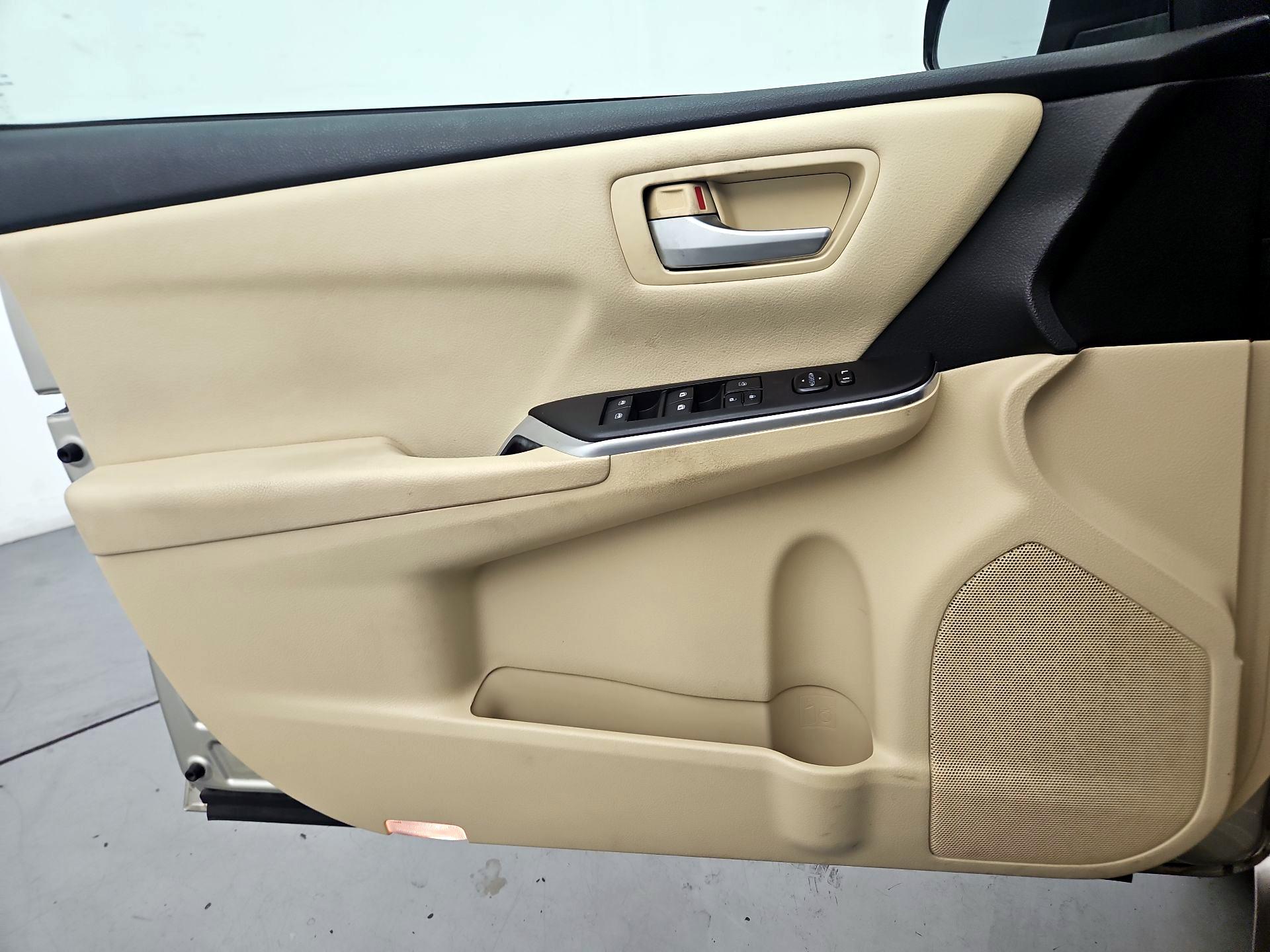 Thumbnail: 2016 Toyota Camry - 12