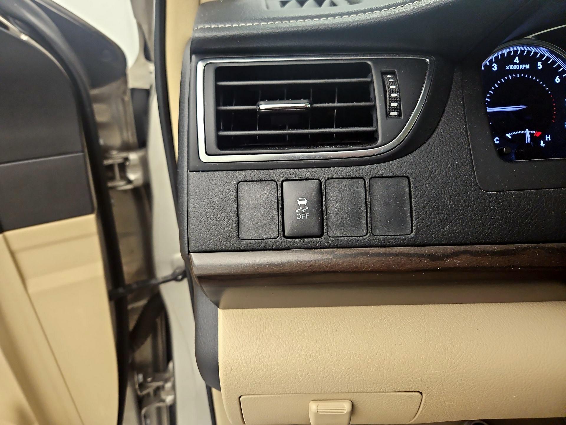 Thumbnail: 2016 Toyota Camry - 13
