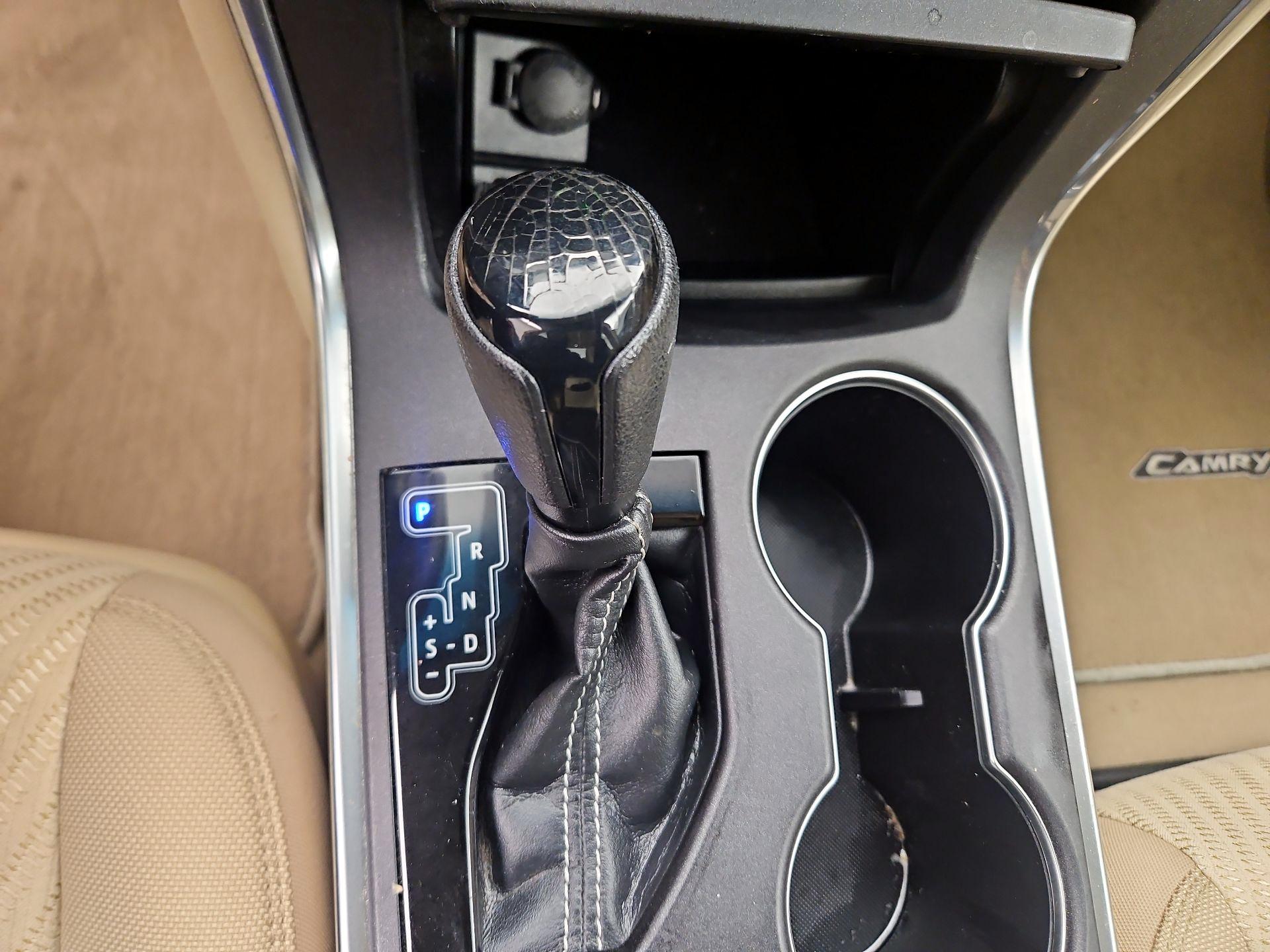Thumbnail: 2016 Toyota Camry - 17