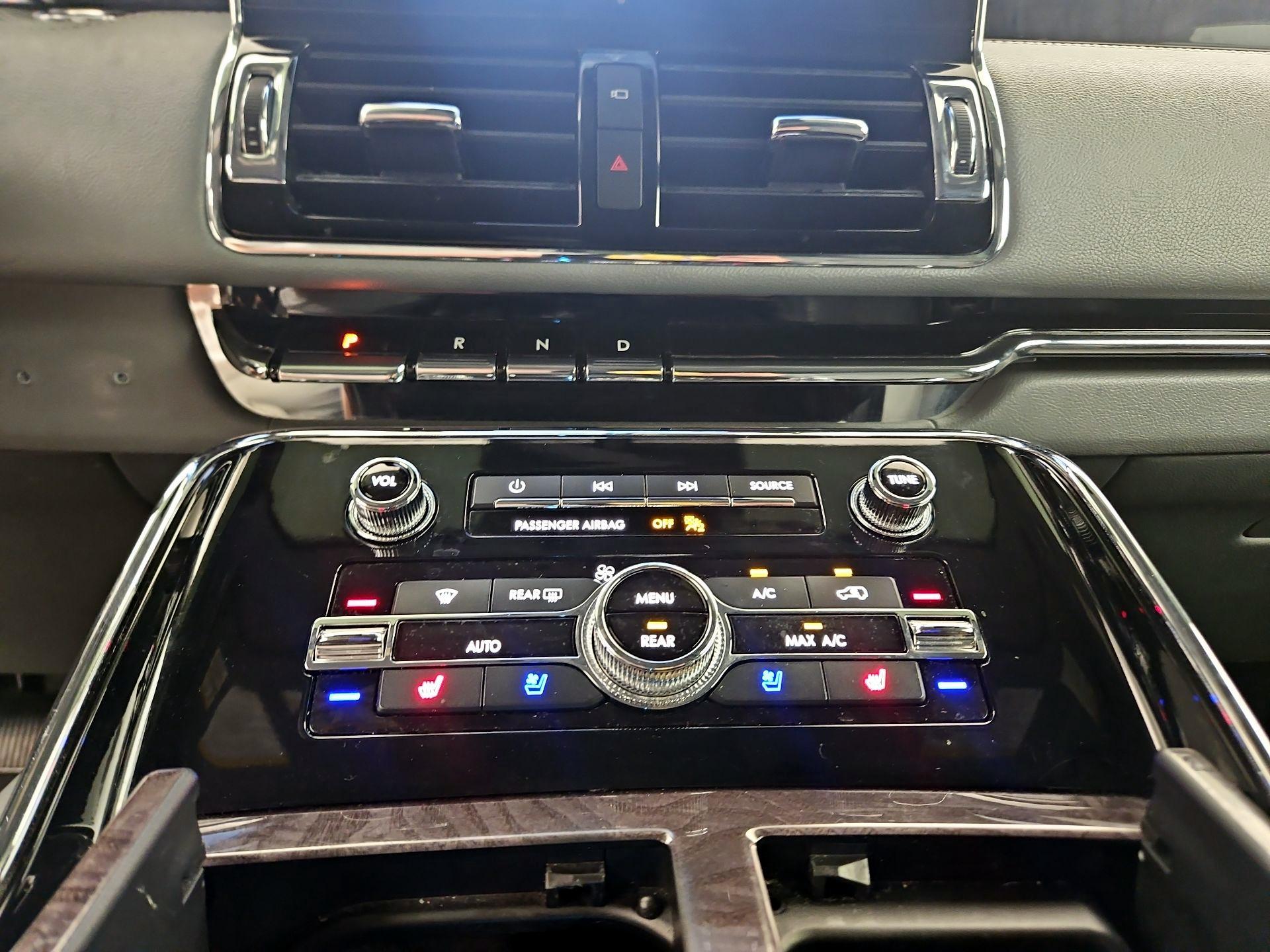 Thumbnail: 2019 Lincoln Navigator - 17