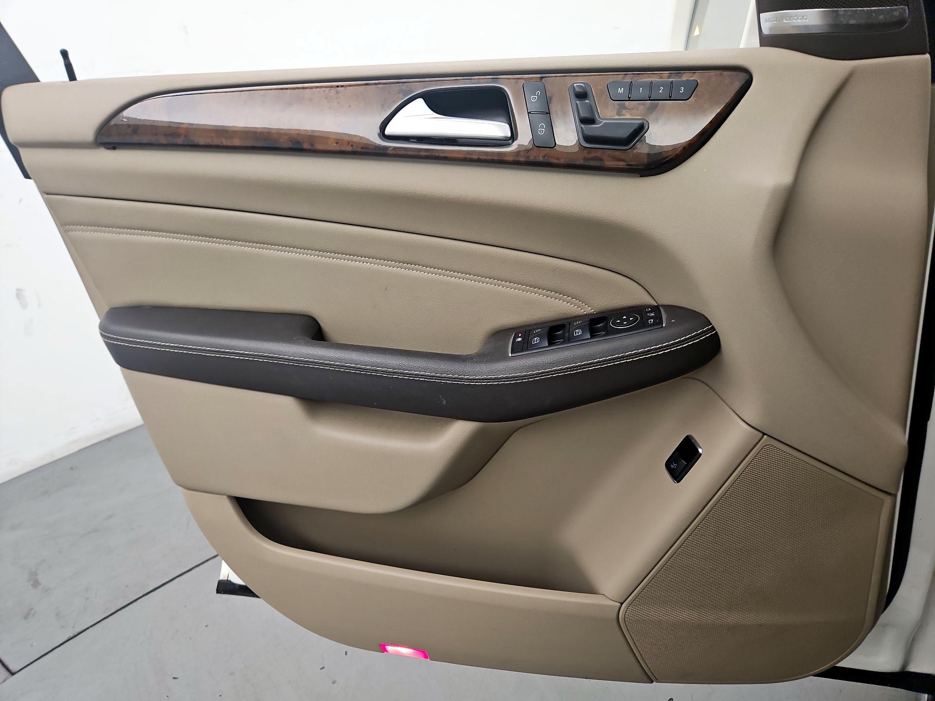 Thumbnail: 2015 Mercedes-Benz M-Class - 12