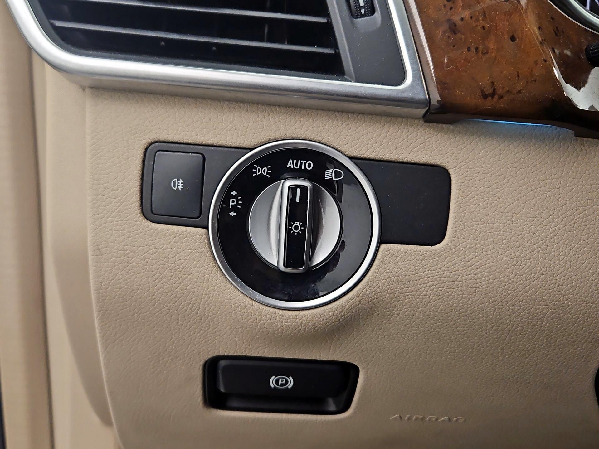 Thumbnail: 2015 Mercedes-Benz M-Class - 13