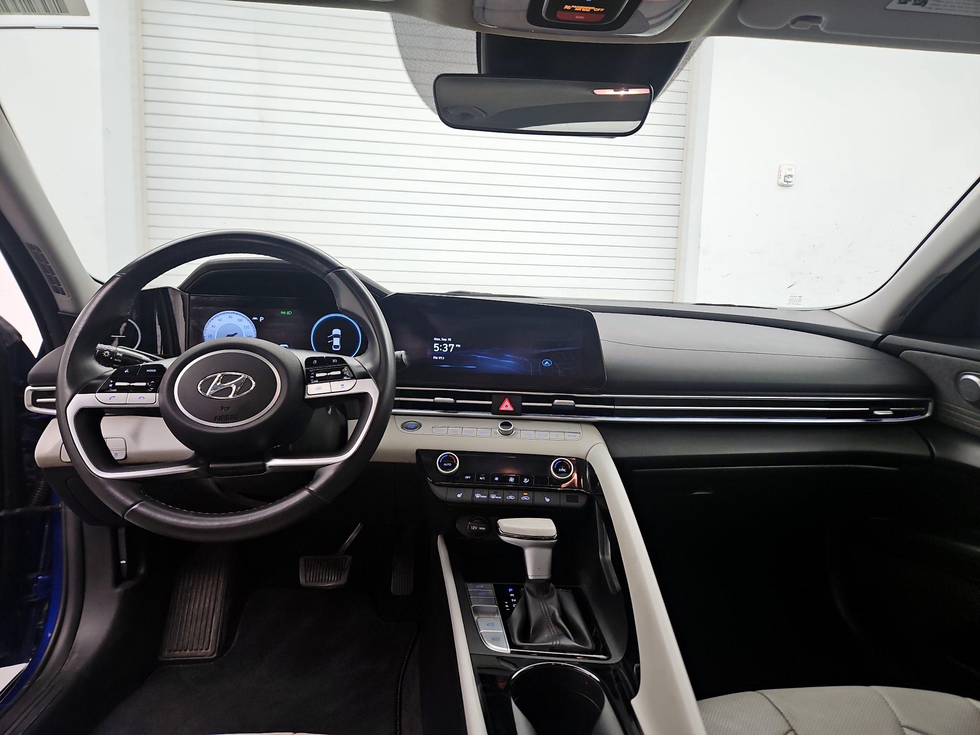 Thumbnail: 2022 Hyundai Elantra - 9