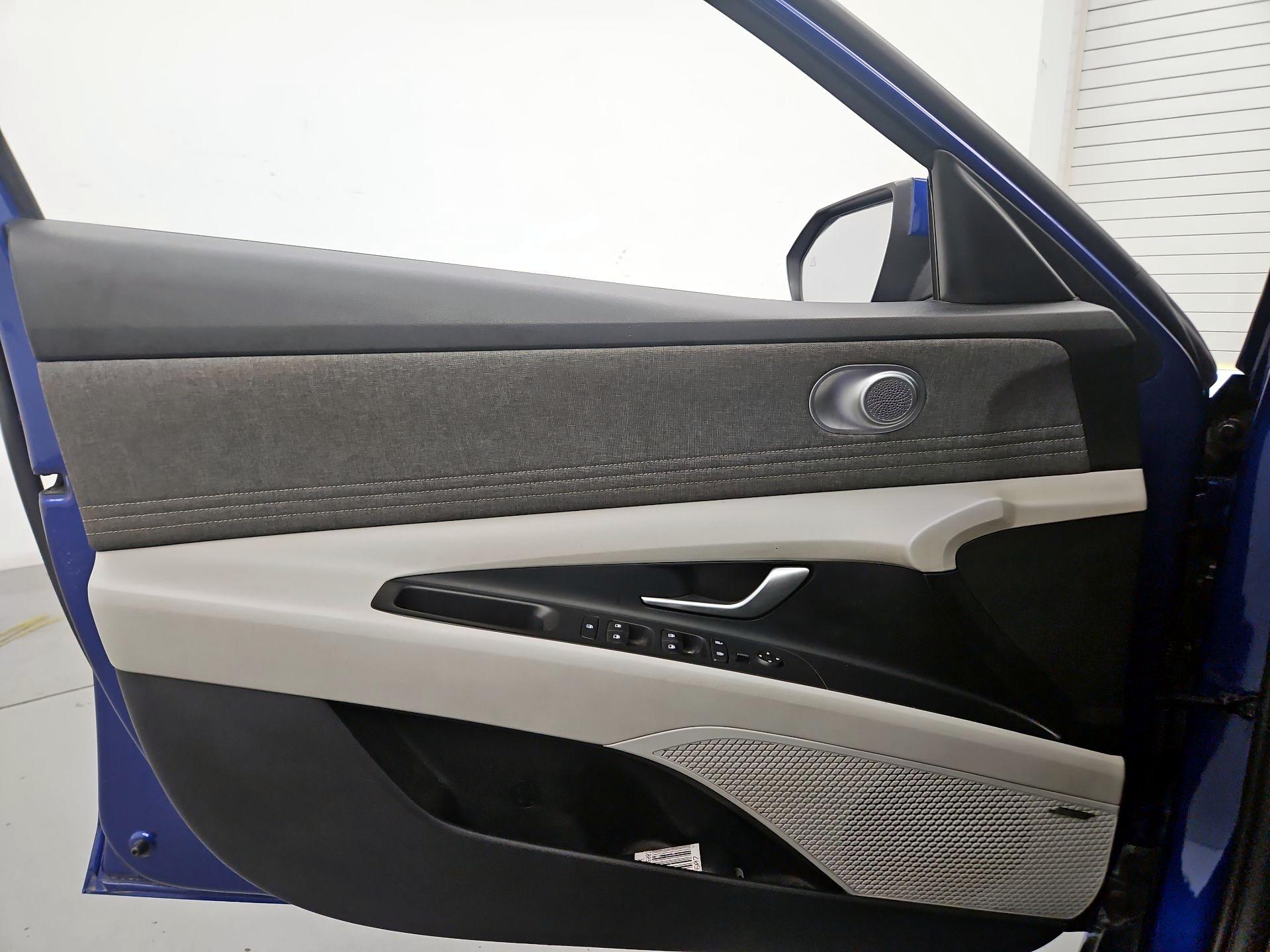 Thumbnail: 2022 Hyundai Elantra - 12