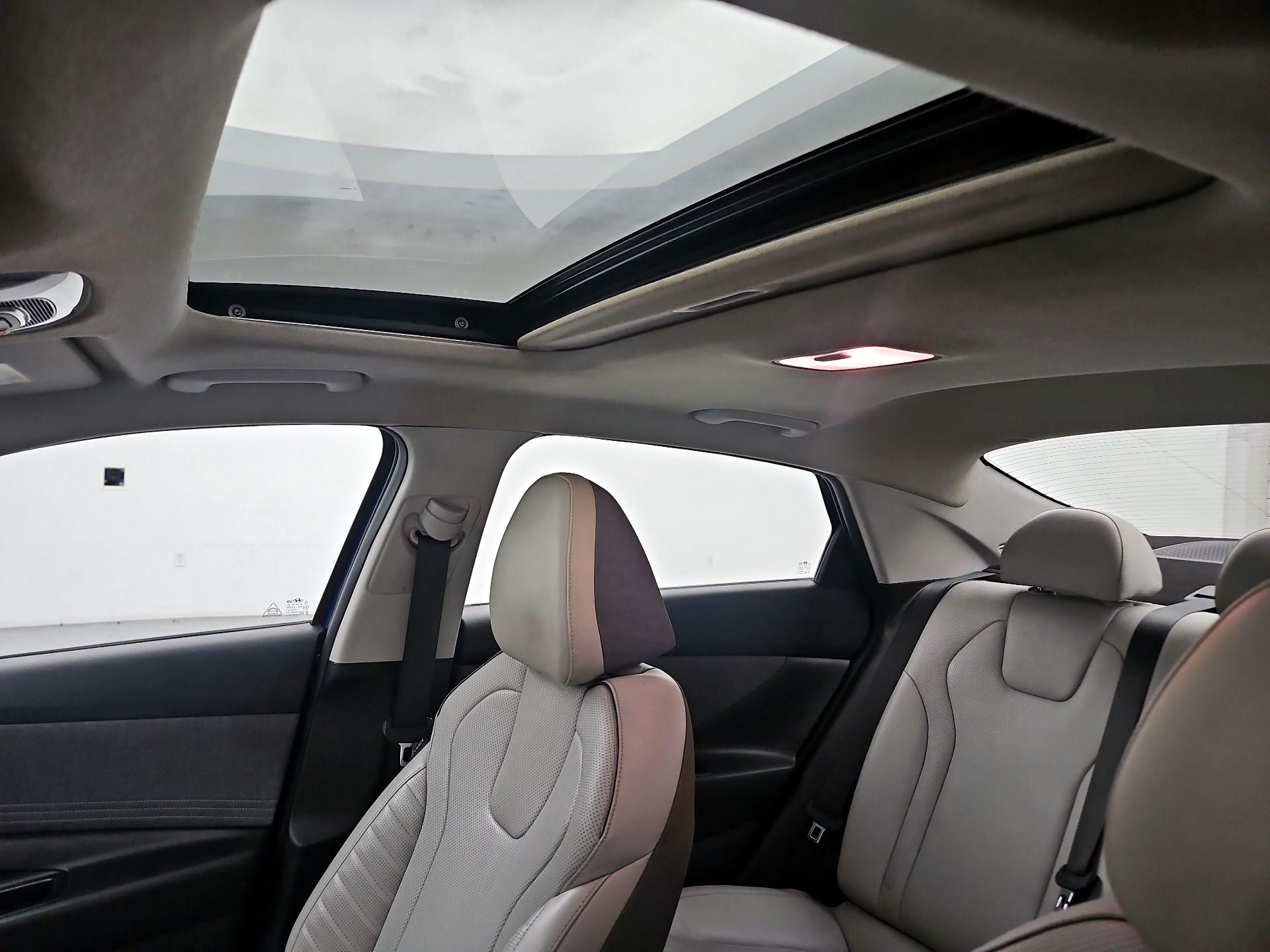 Thumbnail: 2022 Hyundai Elantra - 18