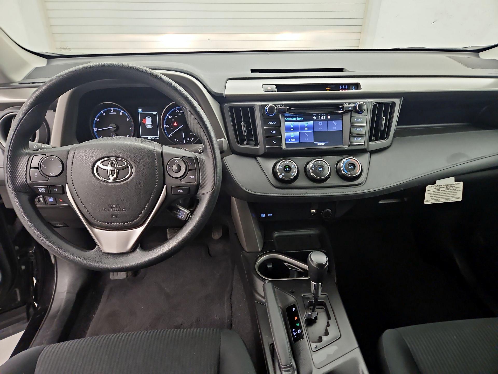 Thumbnail: 2017 Toyota RAV4 - 9