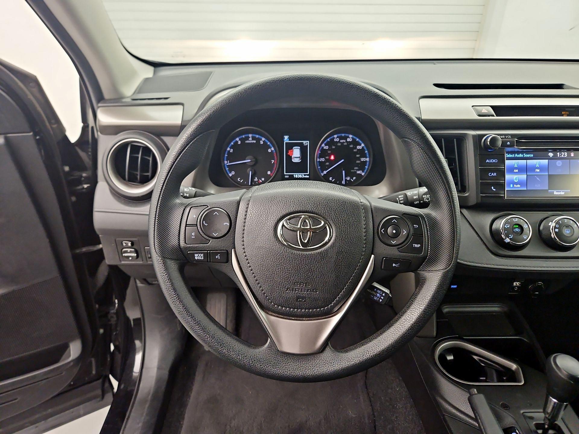 Thumbnail: 2017 Toyota RAV4 - 10