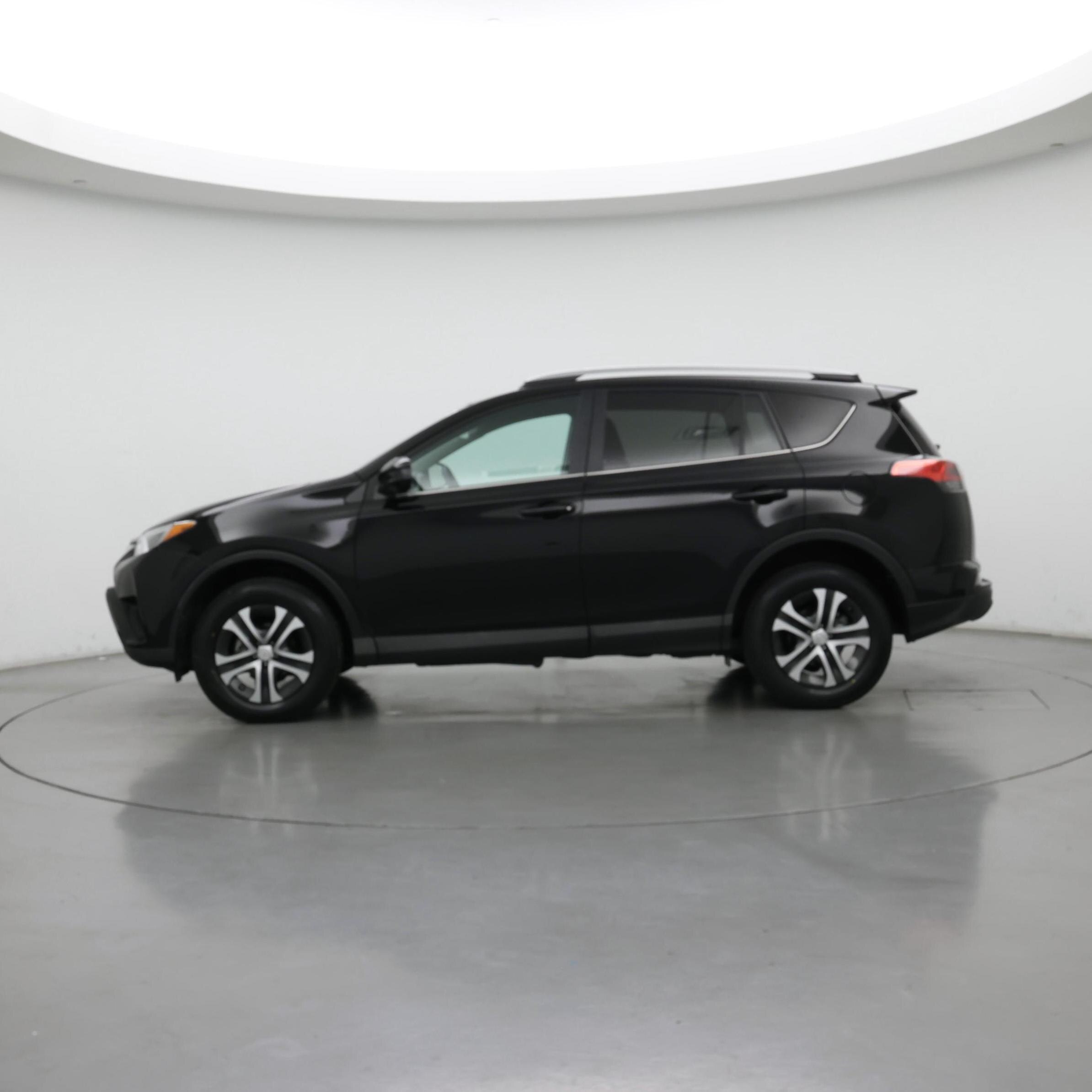 Thumbnail: 2017 Toyota RAV4 - 3