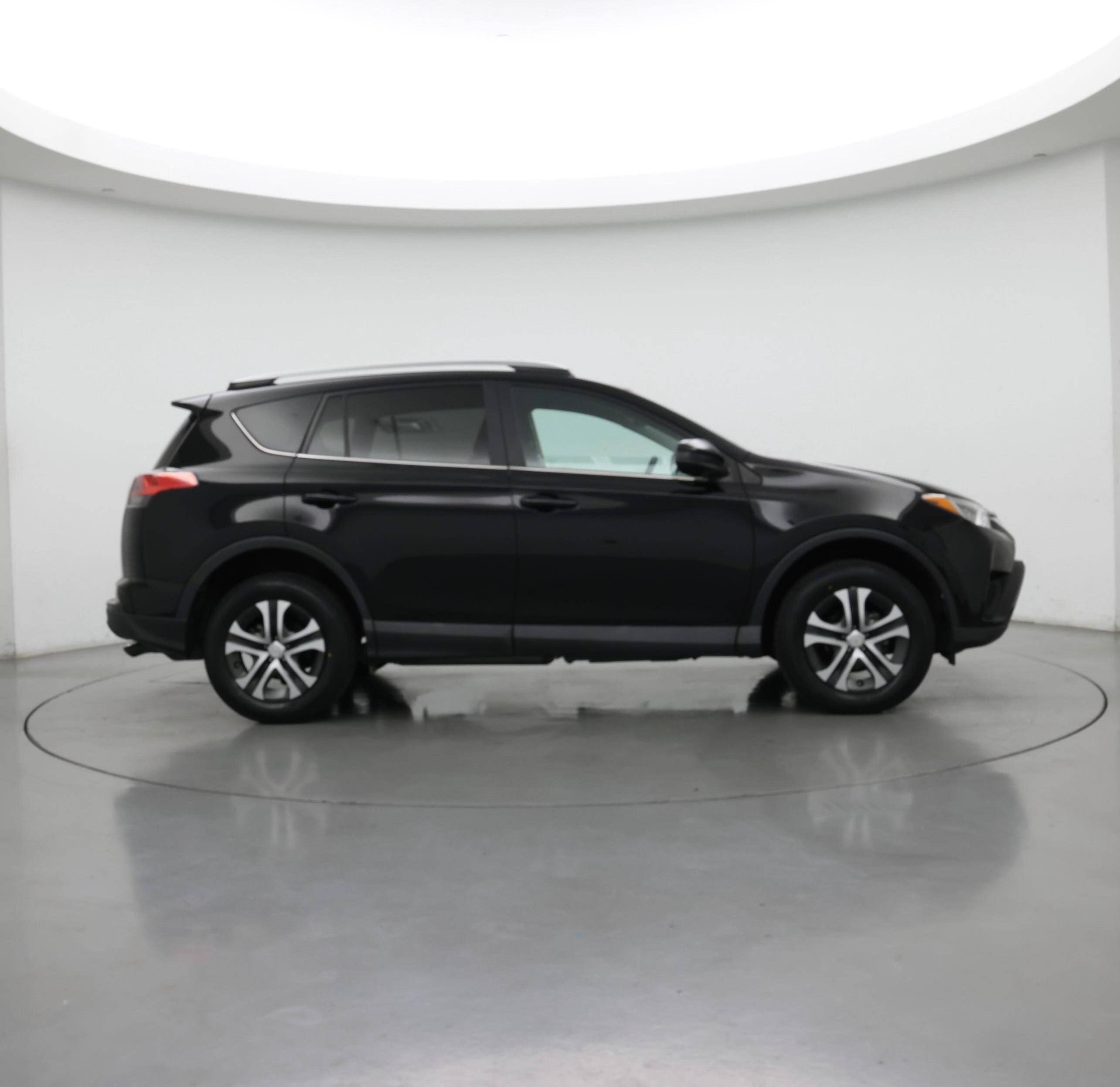 Thumbnail: 2017 Toyota RAV4 - 7
