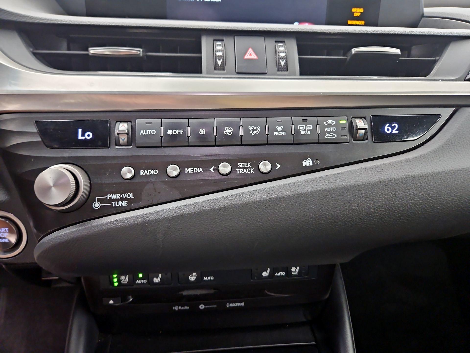 Thumbnail: 2021 Lexus ES - 16