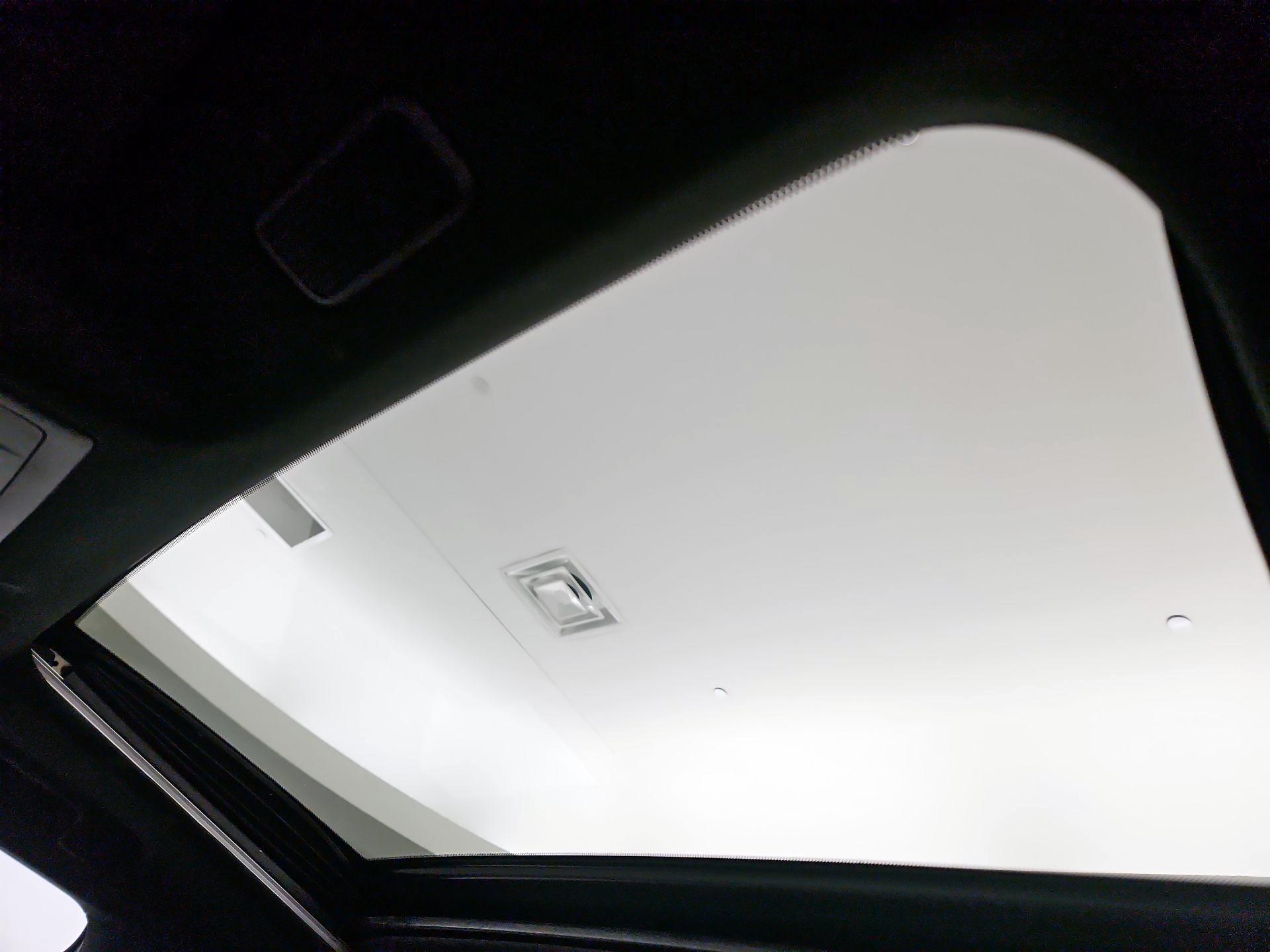Thumbnail: 2021 Lexus ES - 19