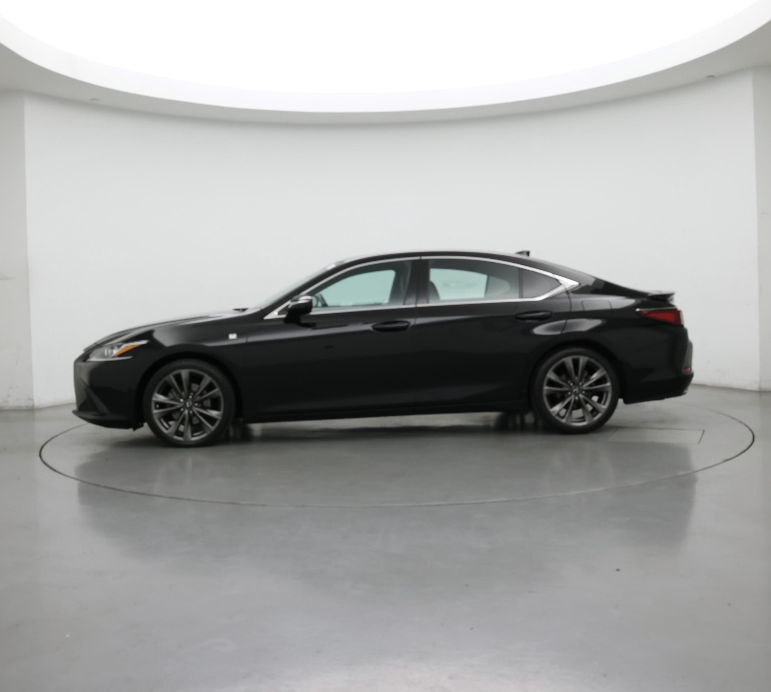 Thumbnail: 2021 Lexus ES - 3